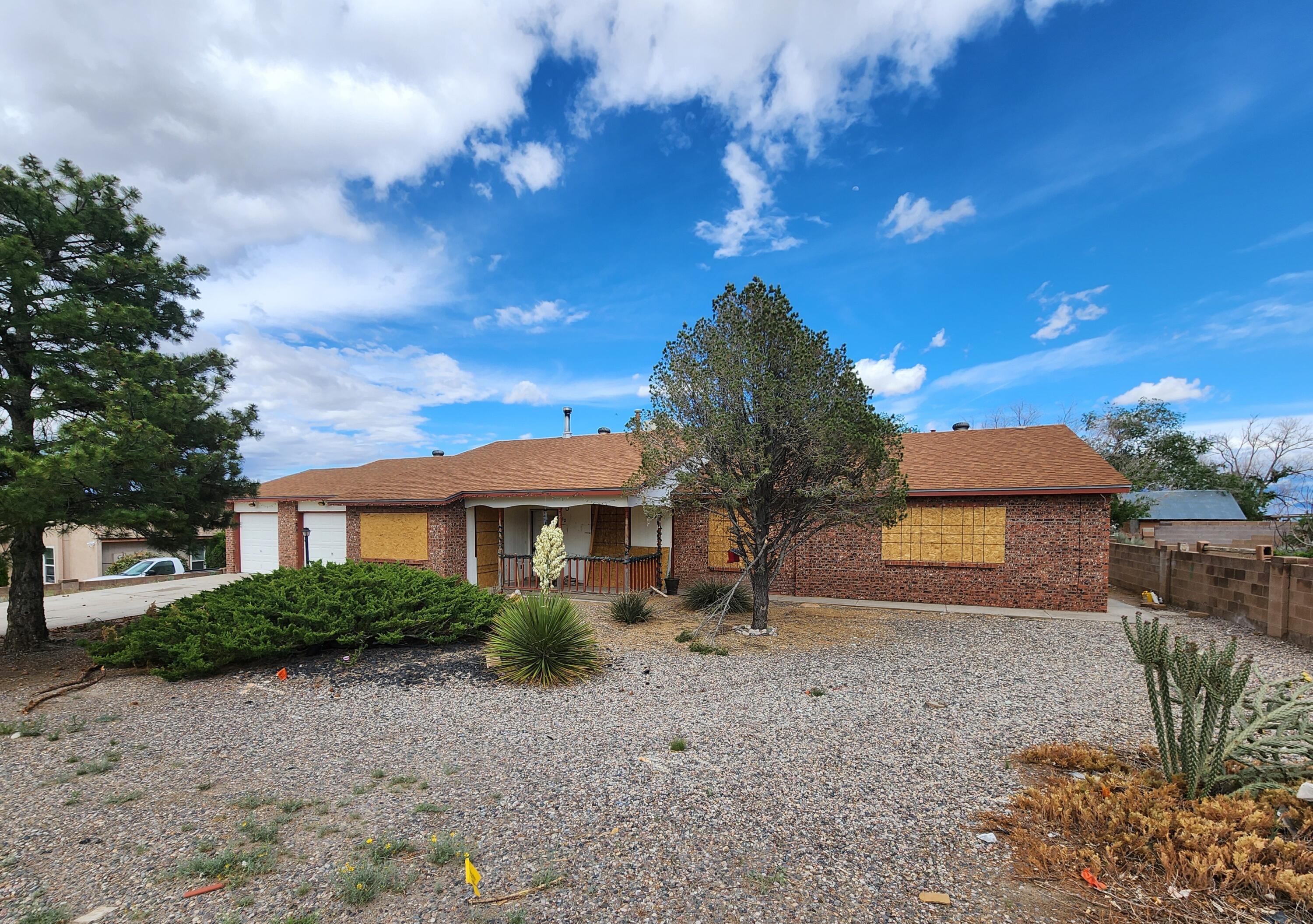 562 Mindoro Drive SE