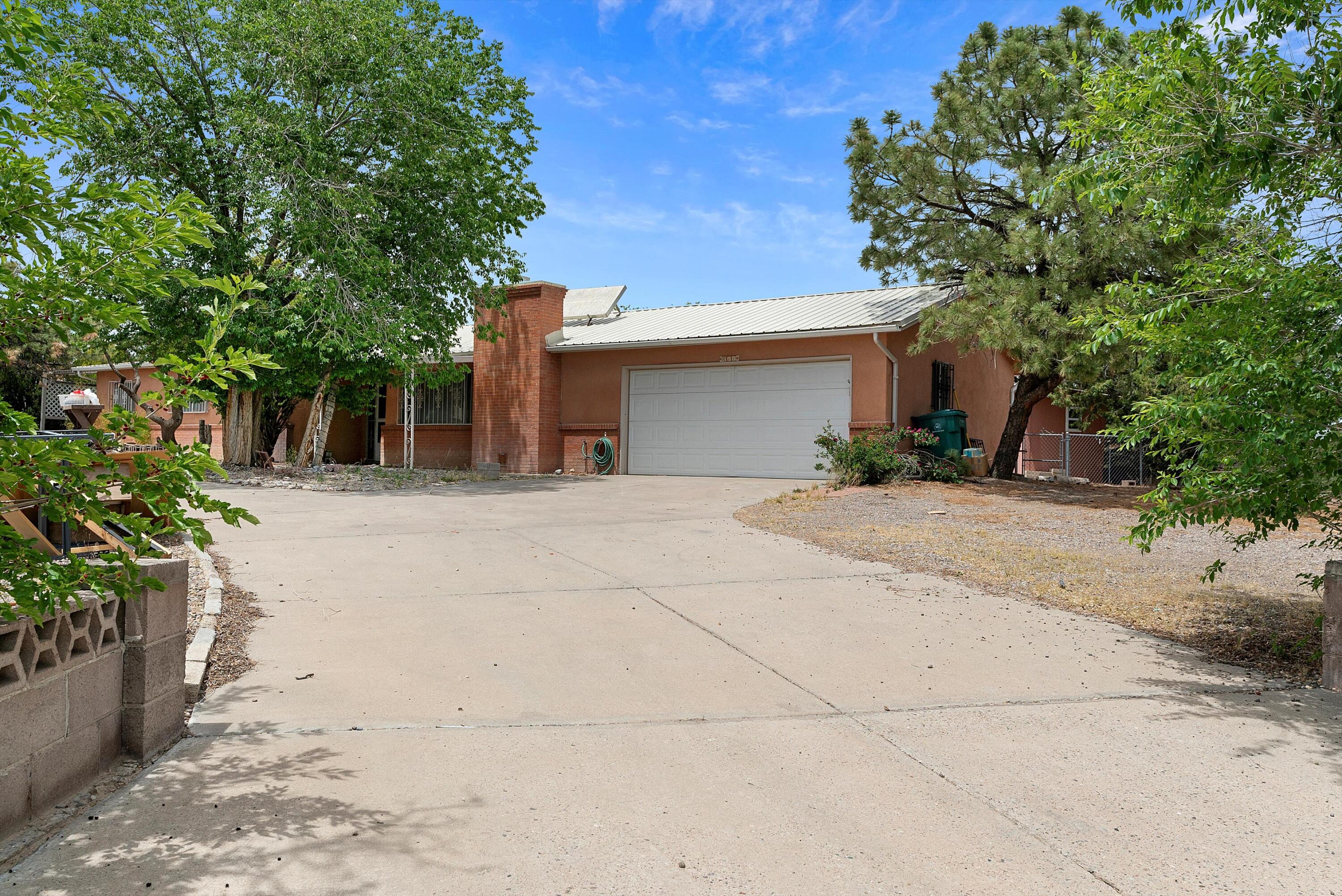 611 La Casa De Prasa Drive SE