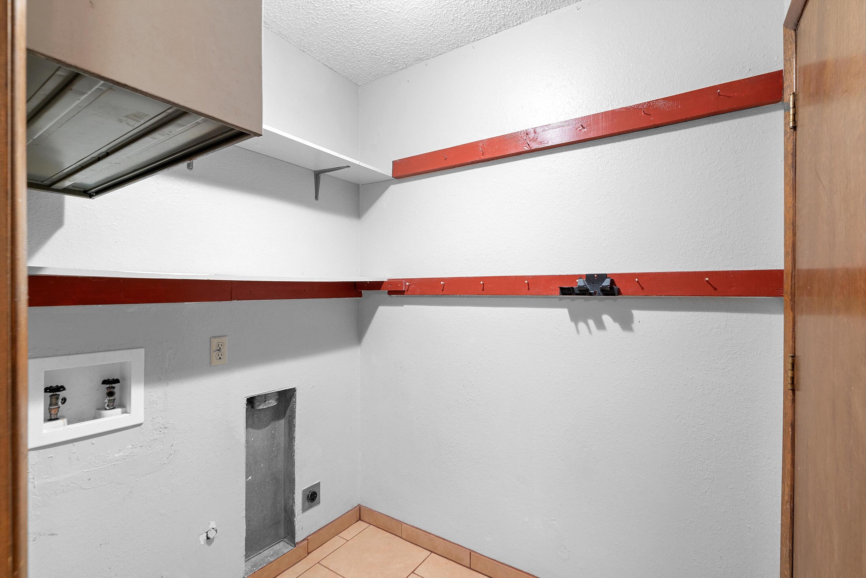 611 La Casa De Prasa Drive SE