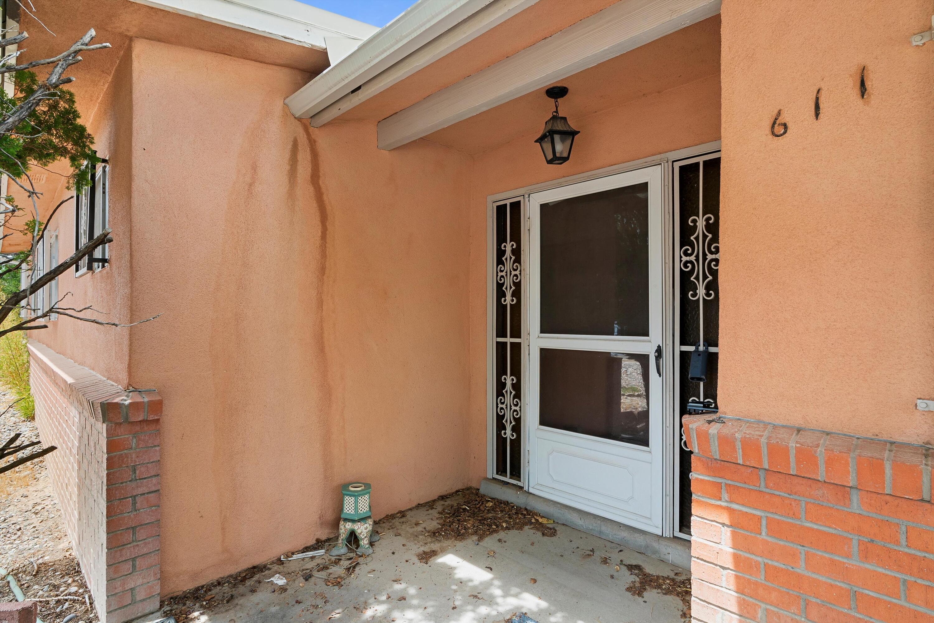 611 La Casa De Prasa Drive SE