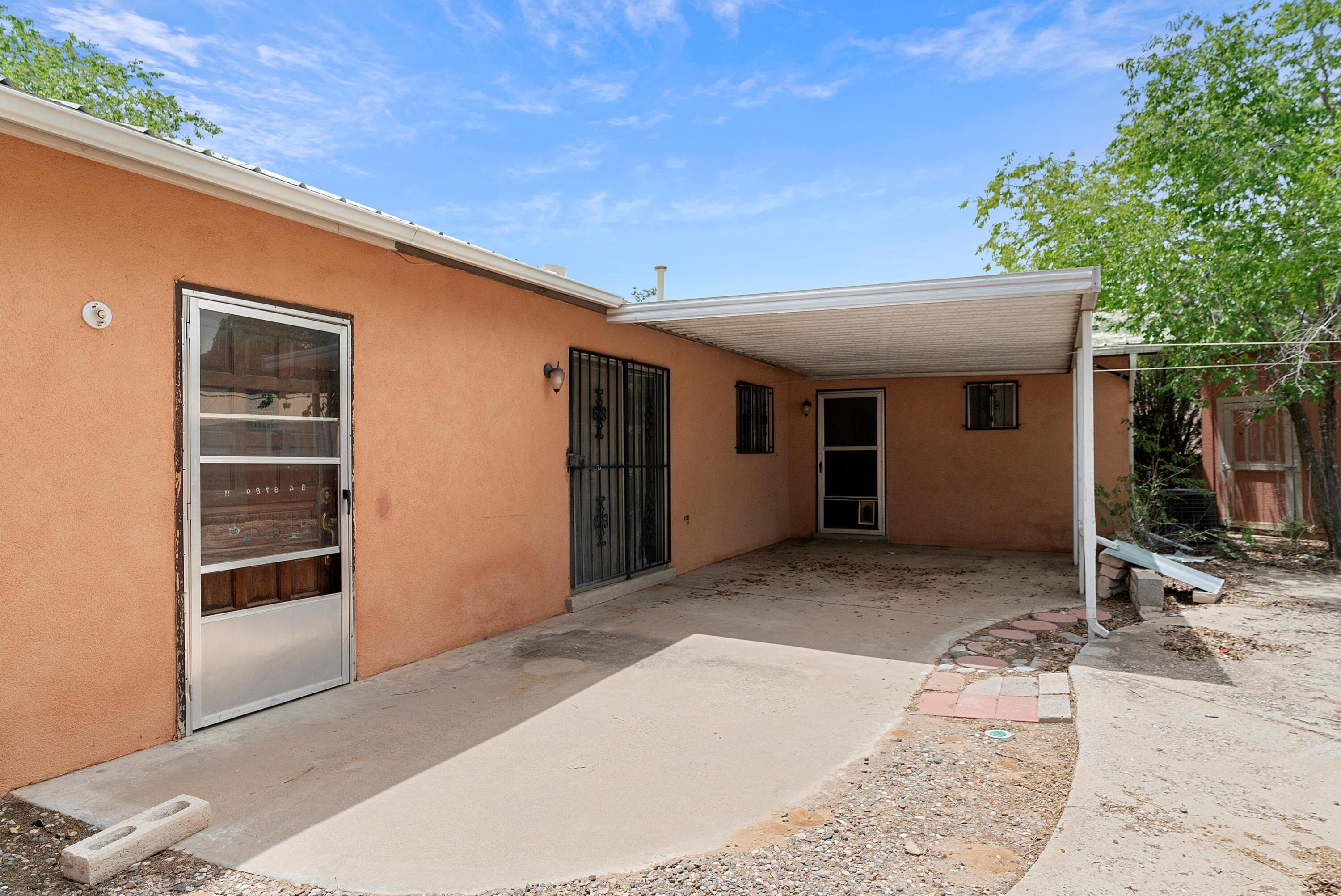 611 La Casa De Prasa Drive SE