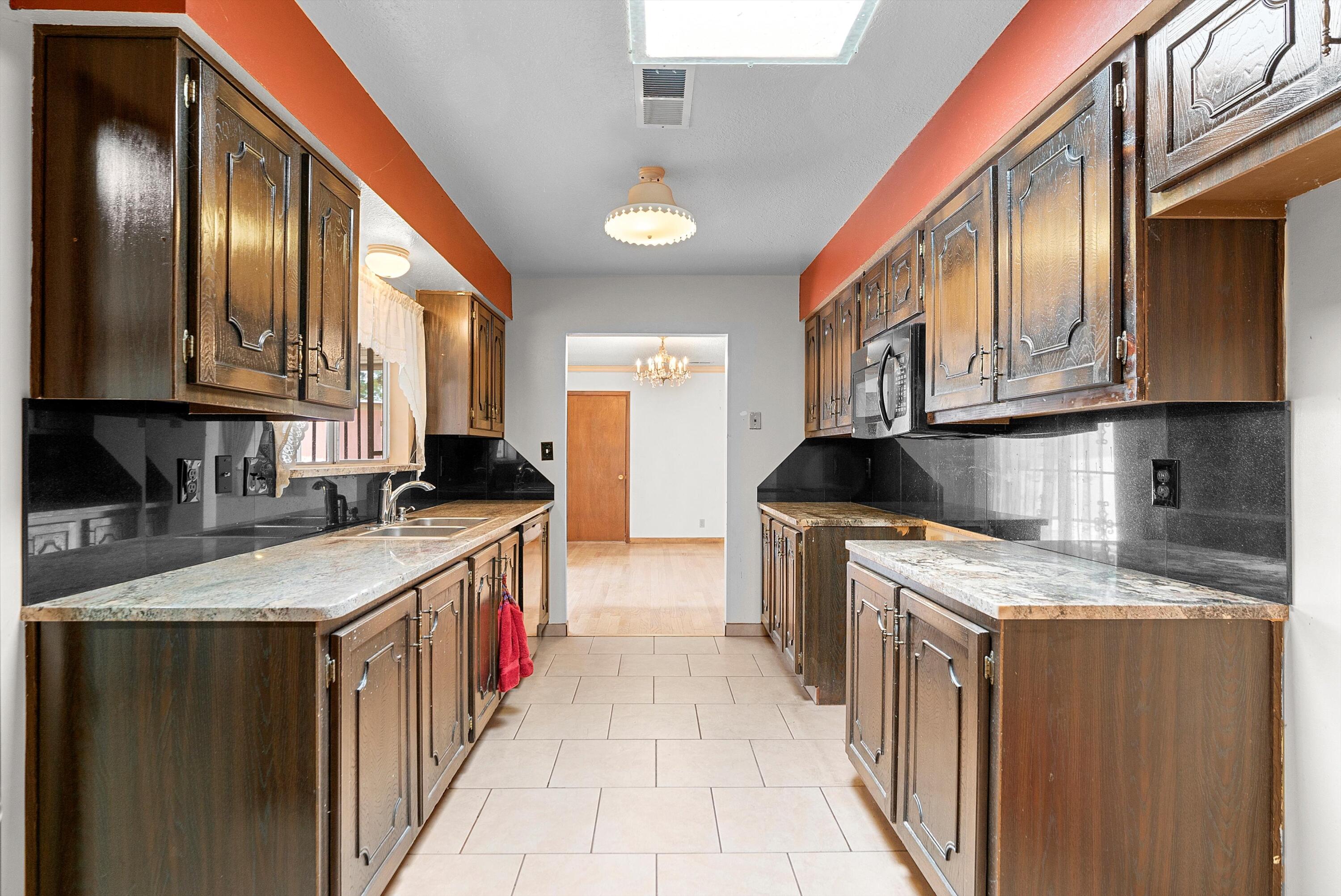 611 La Casa De Prasa Drive SE