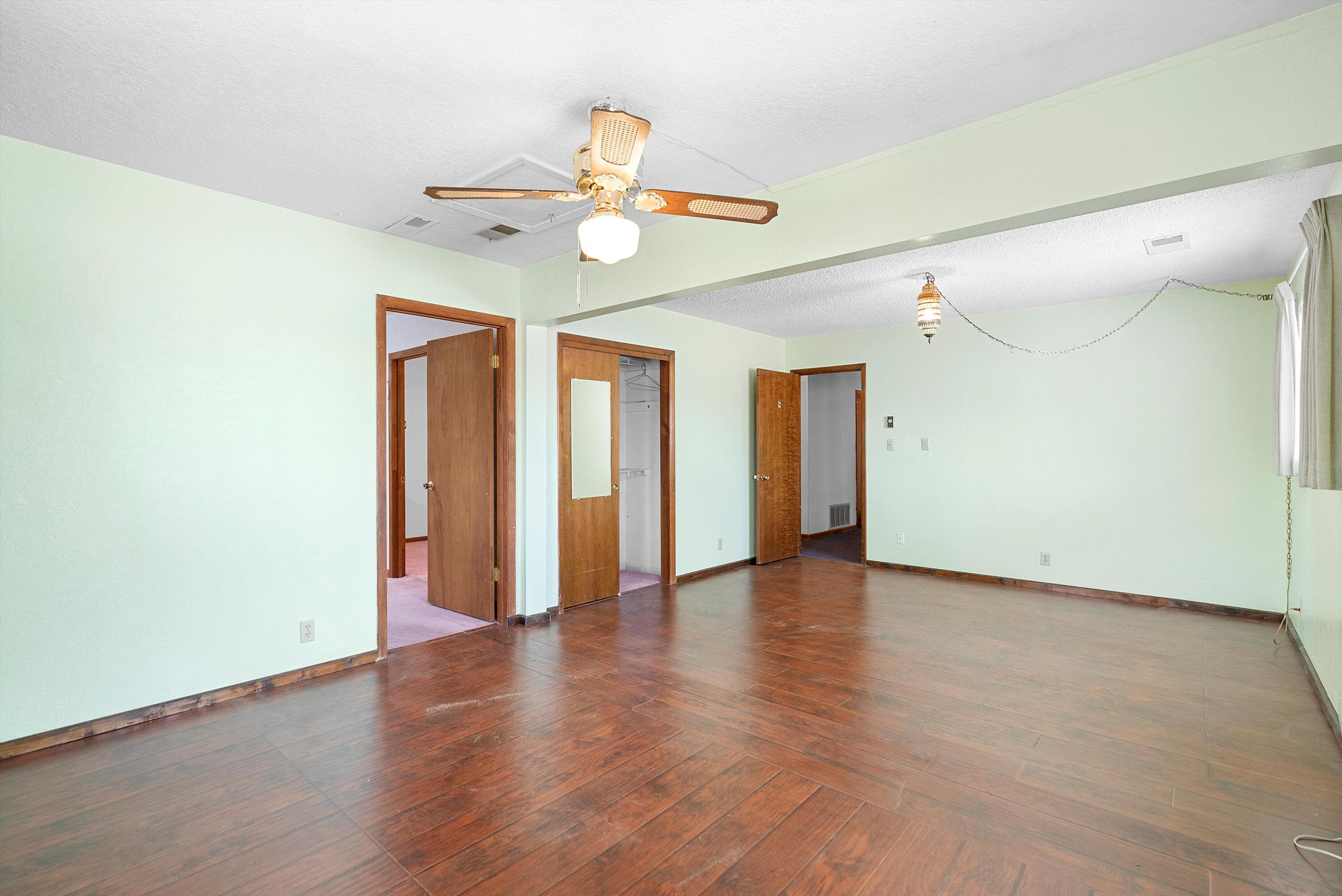 611 La Casa De Prasa Drive SE