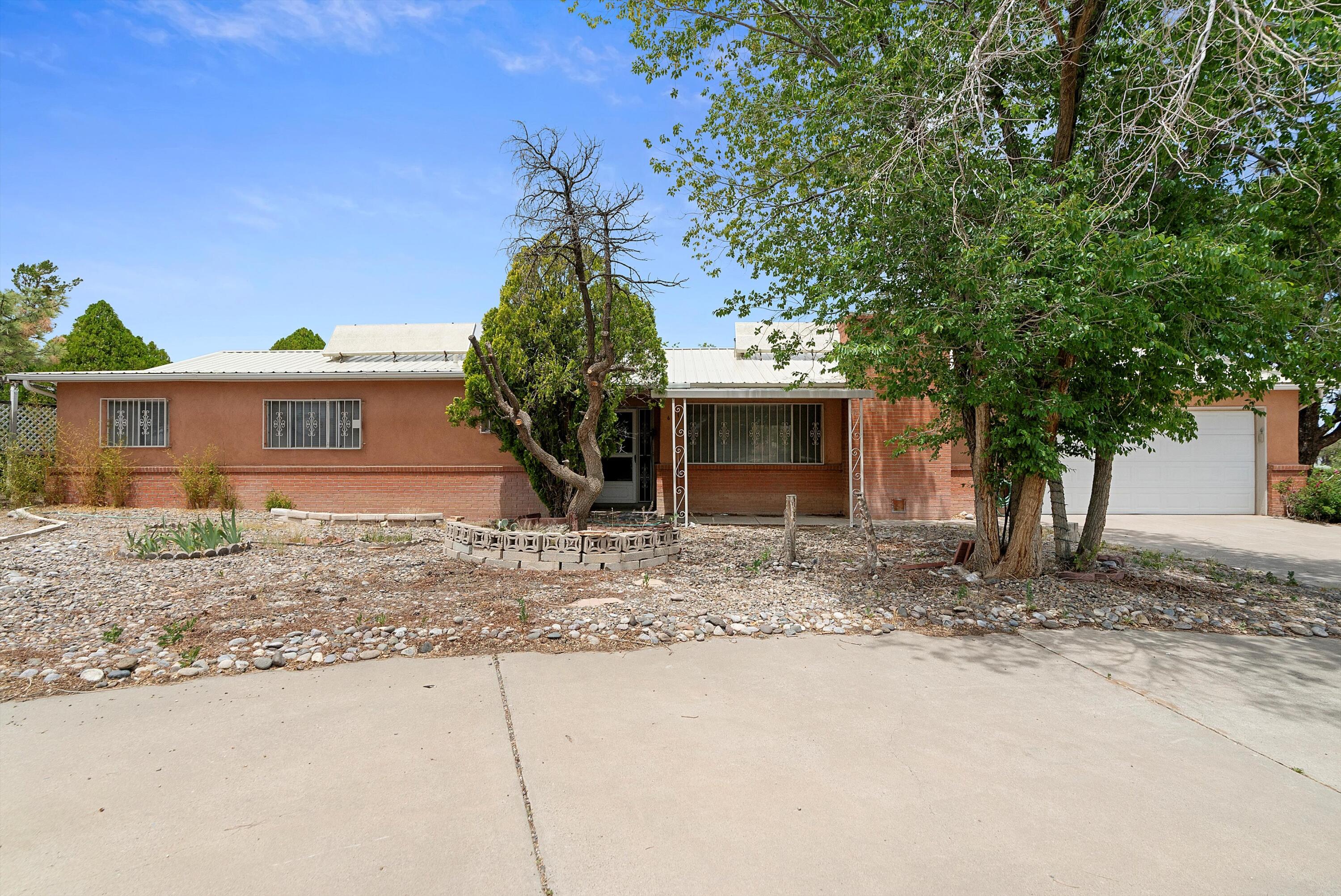 611 La Casa De Prasa Drive SE