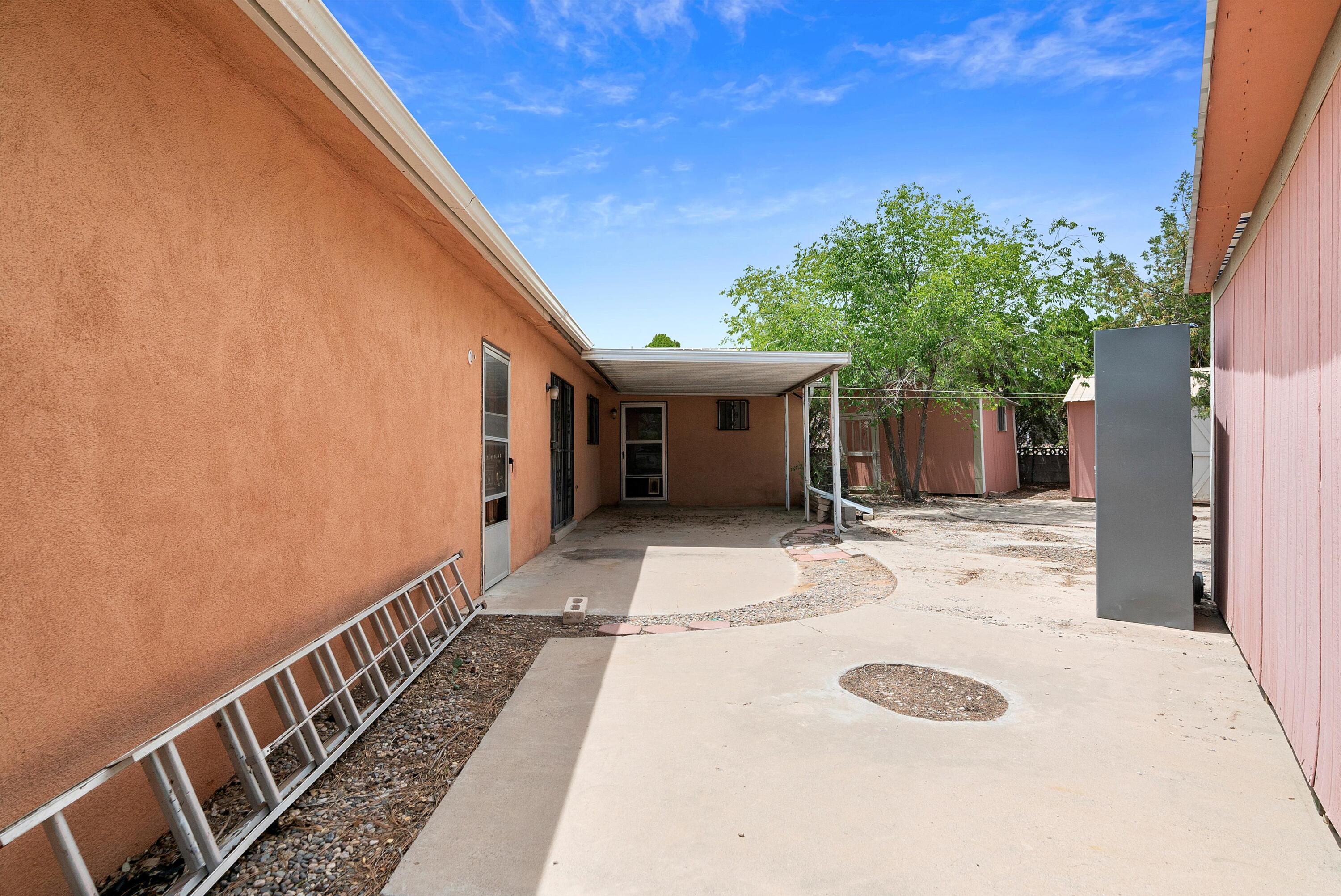 611 La Casa De Prasa Drive SE