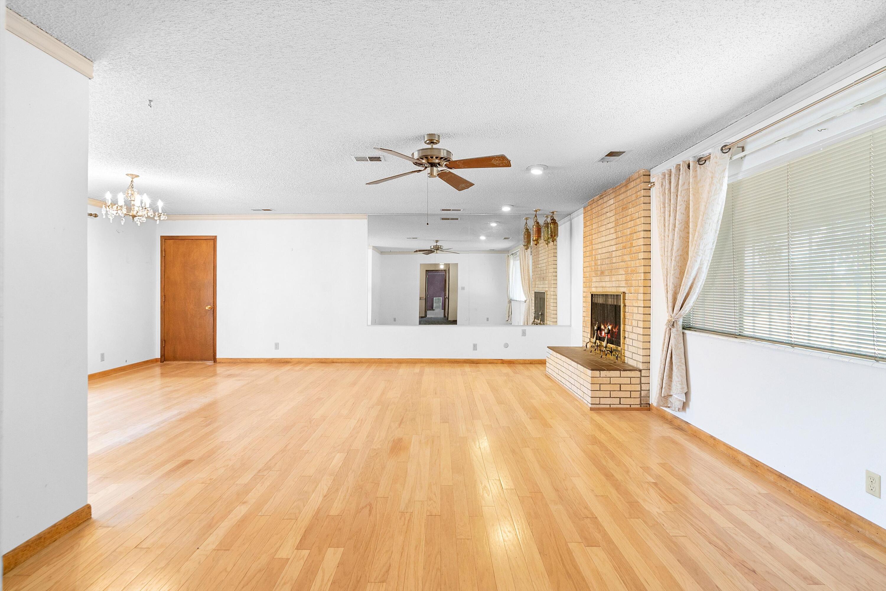 611 La Casa De Prasa Drive SE