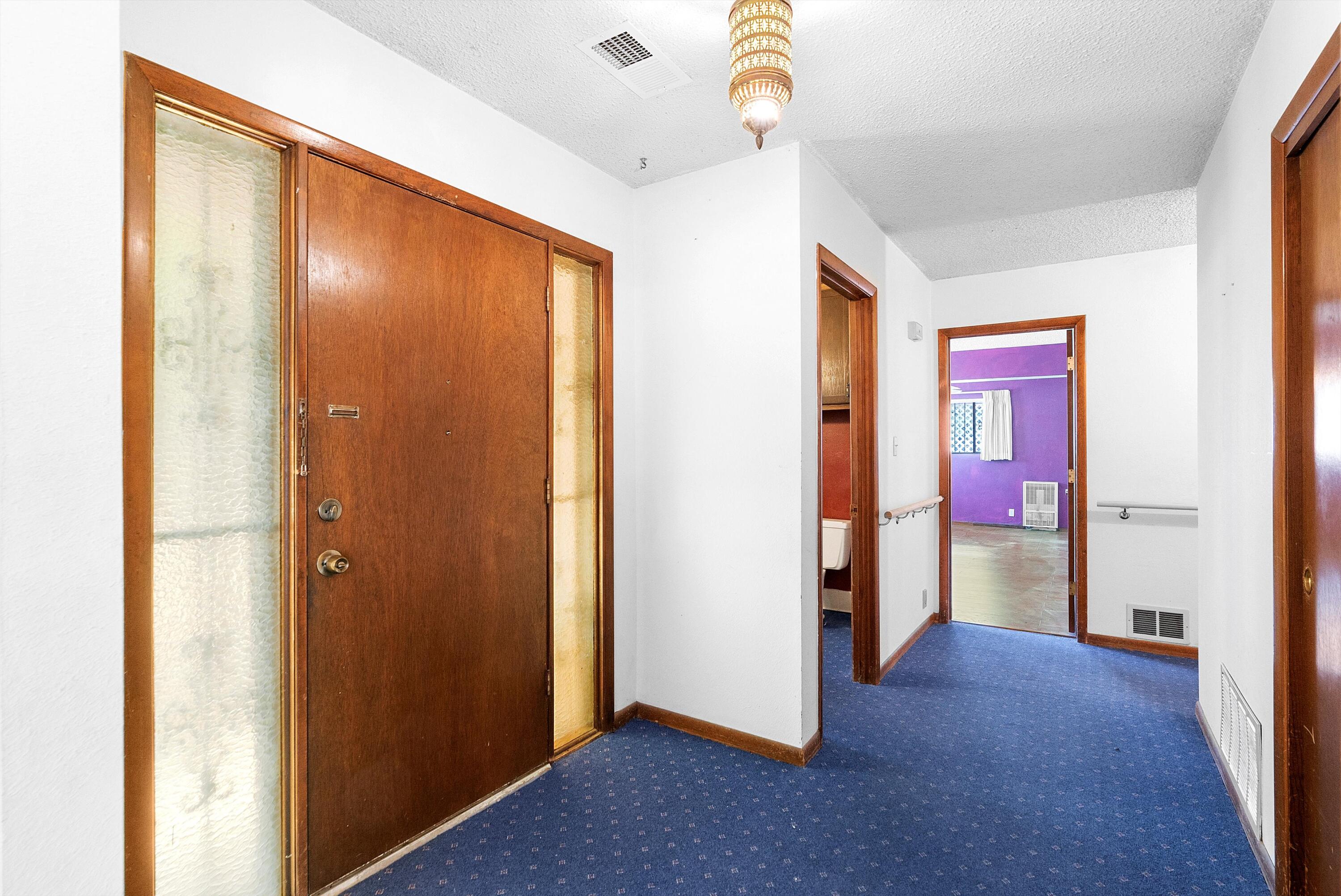 611 La Casa De Prasa Drive SE