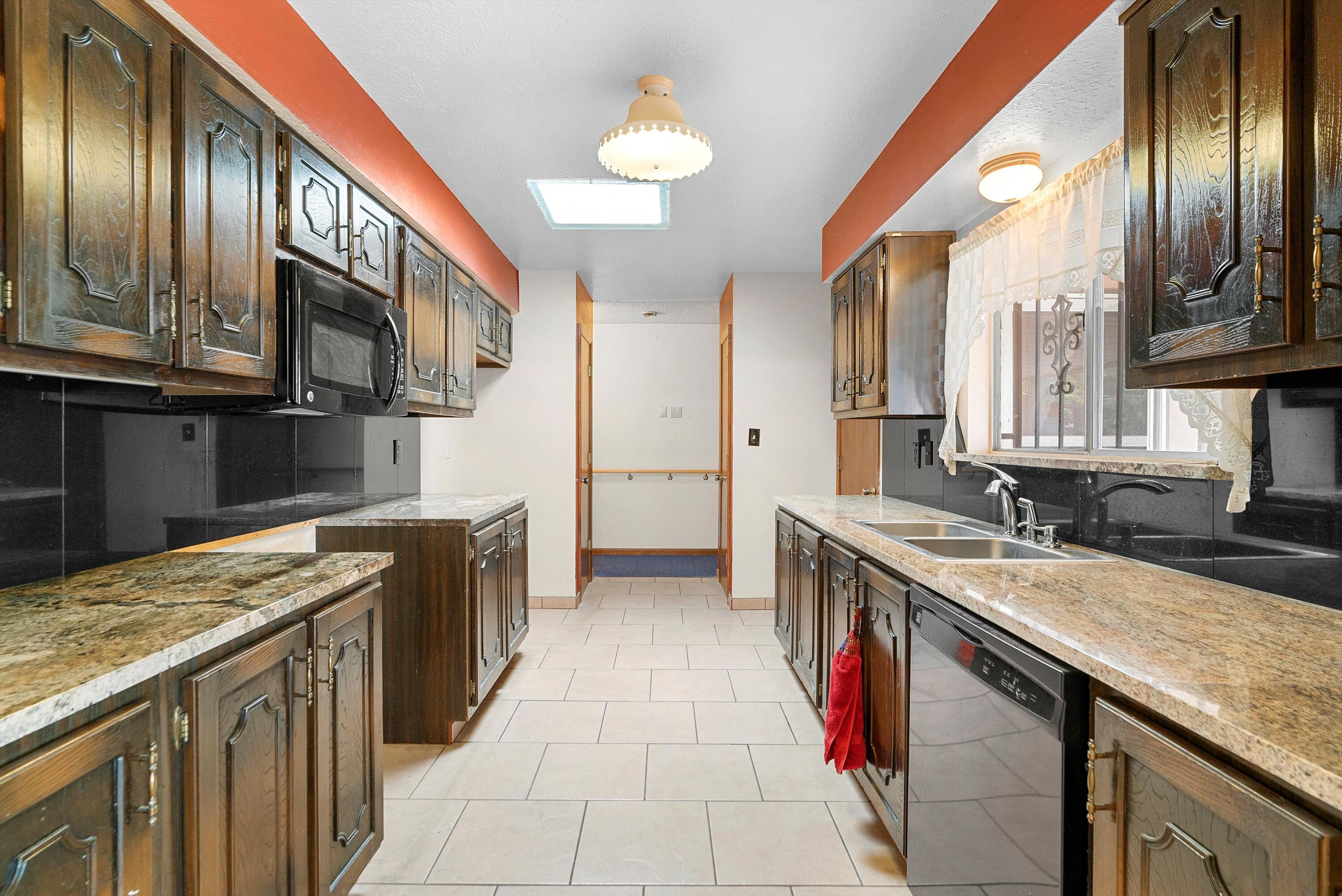 611 La Casa De Prasa Drive SE