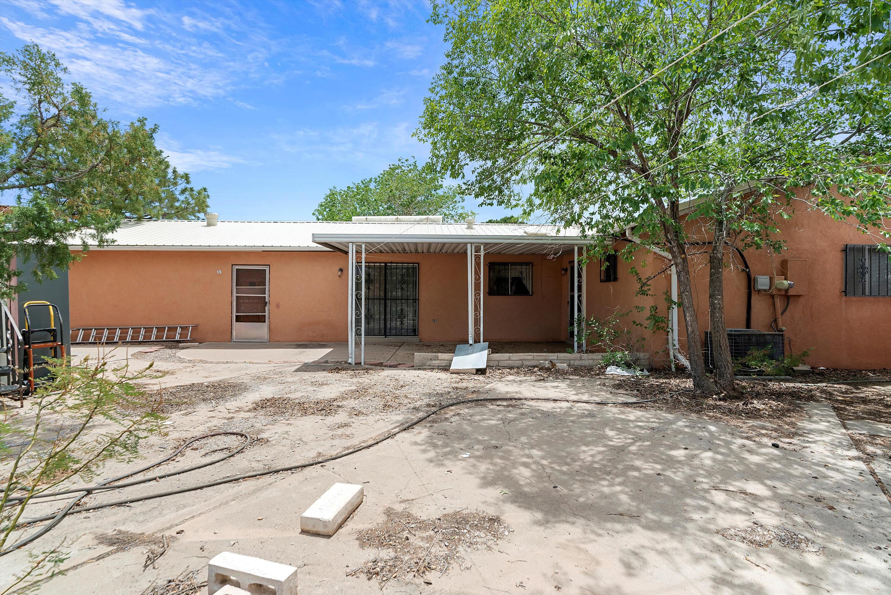 611 La Casa De Prasa Drive SE