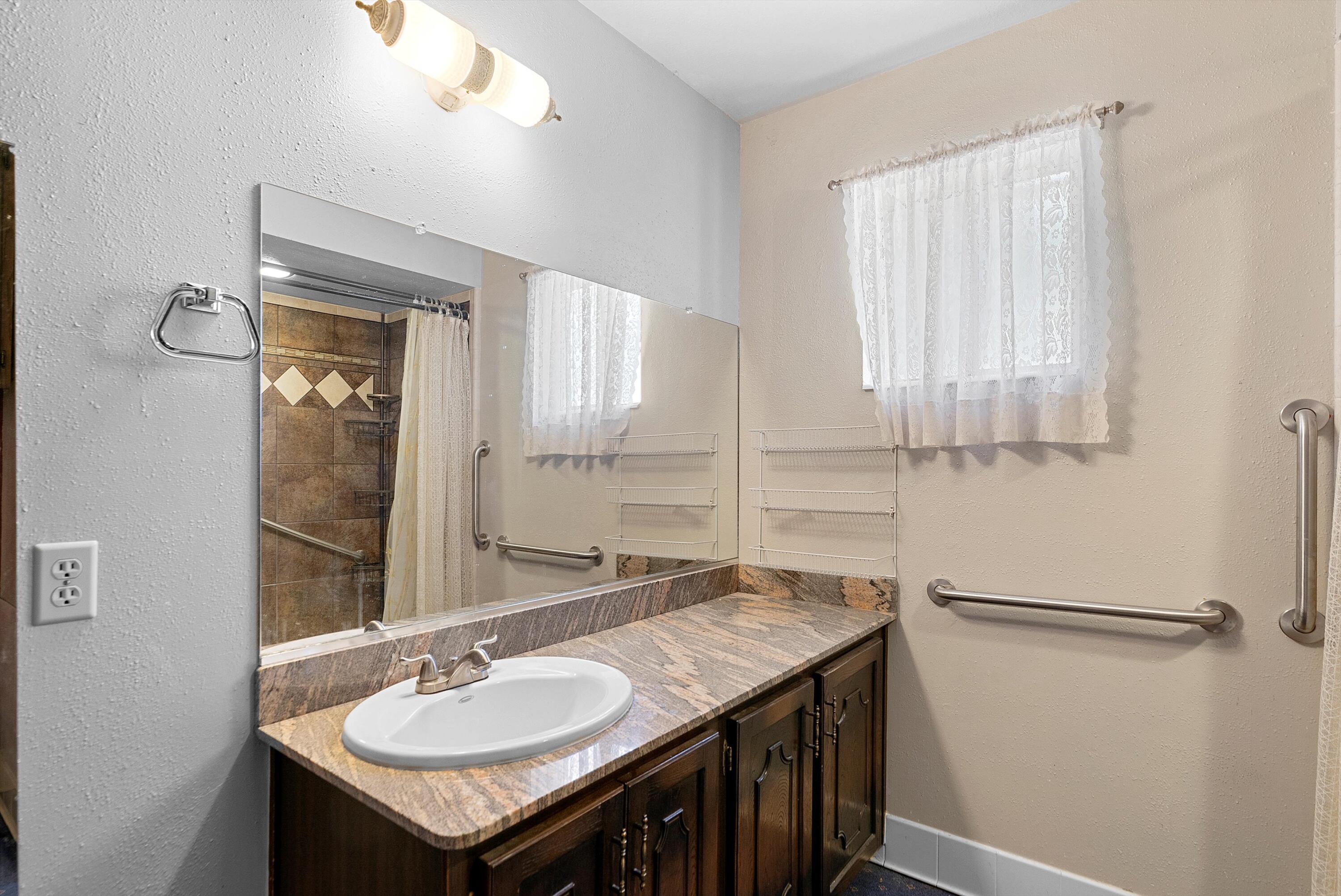 611 La Casa De Prasa Drive SE