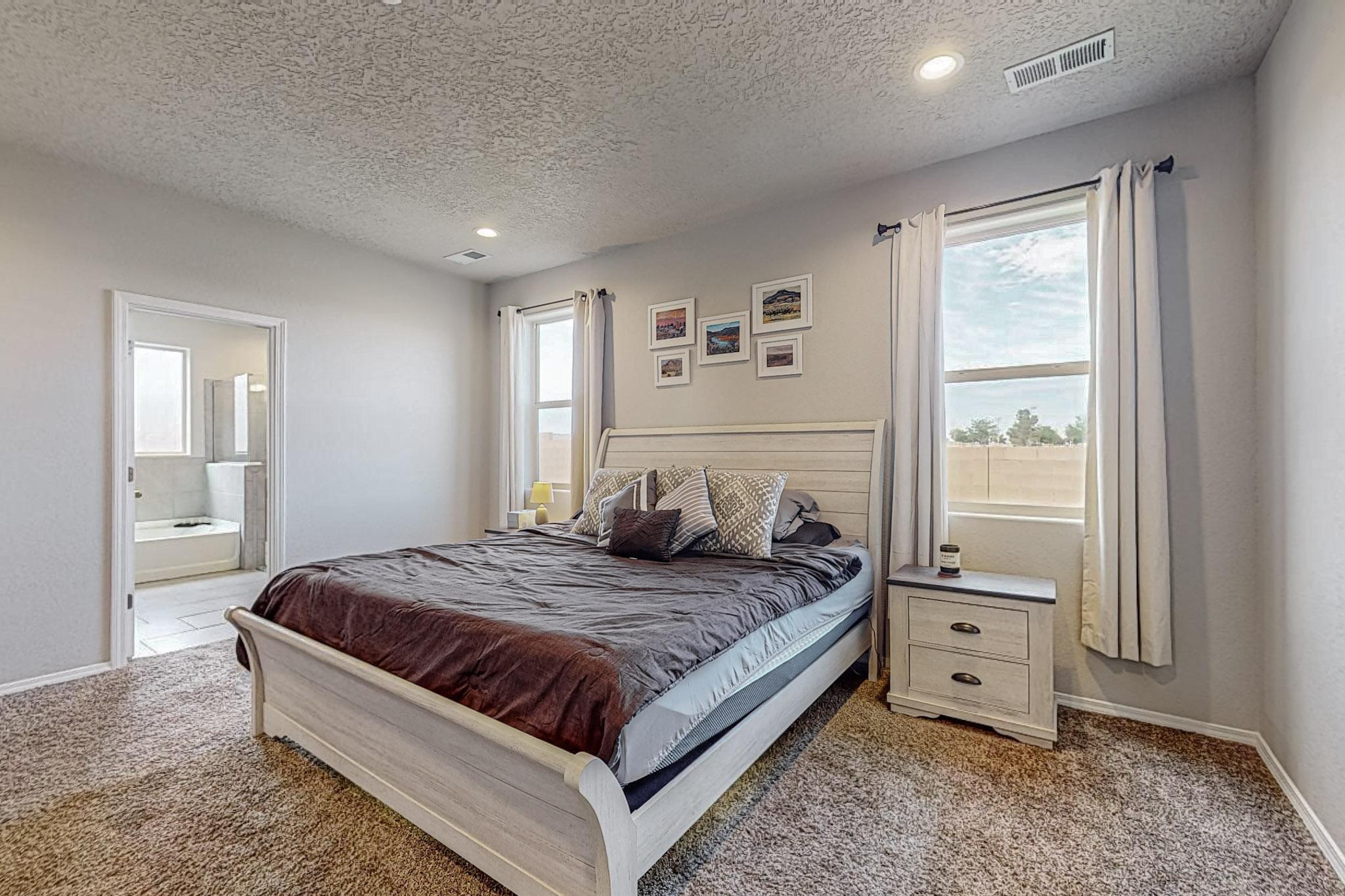 4441 Skyline Loop NE