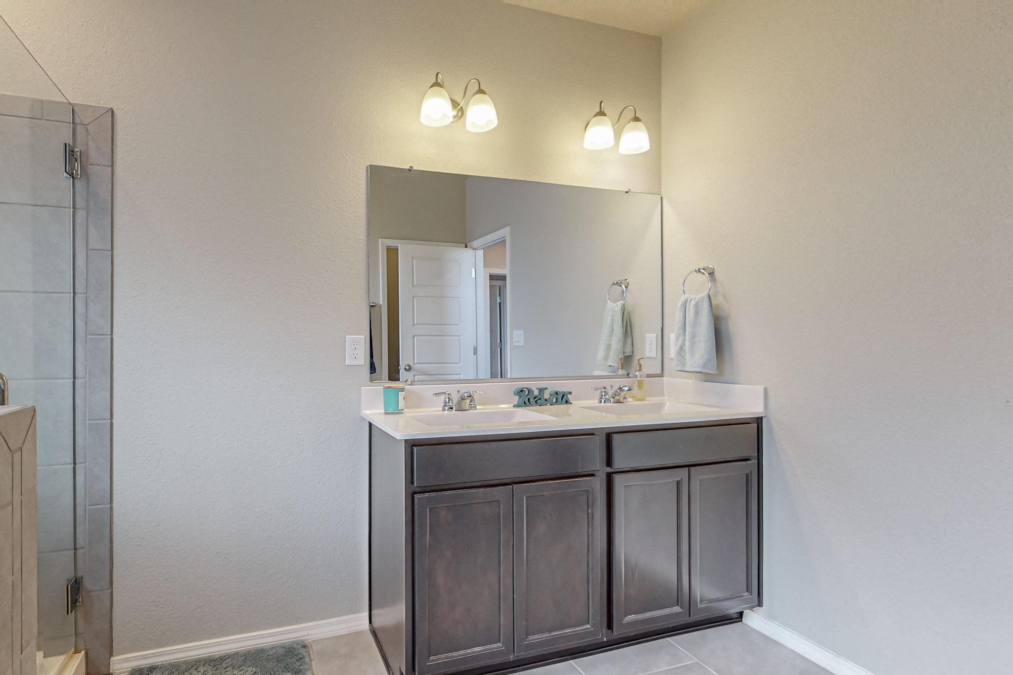 4441 Skyline Loop NE