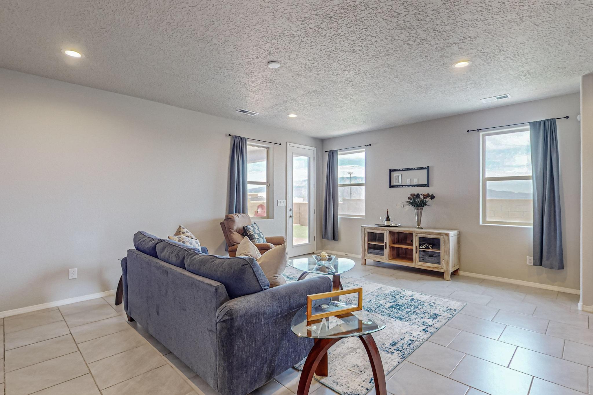 4441 Skyline Loop NE