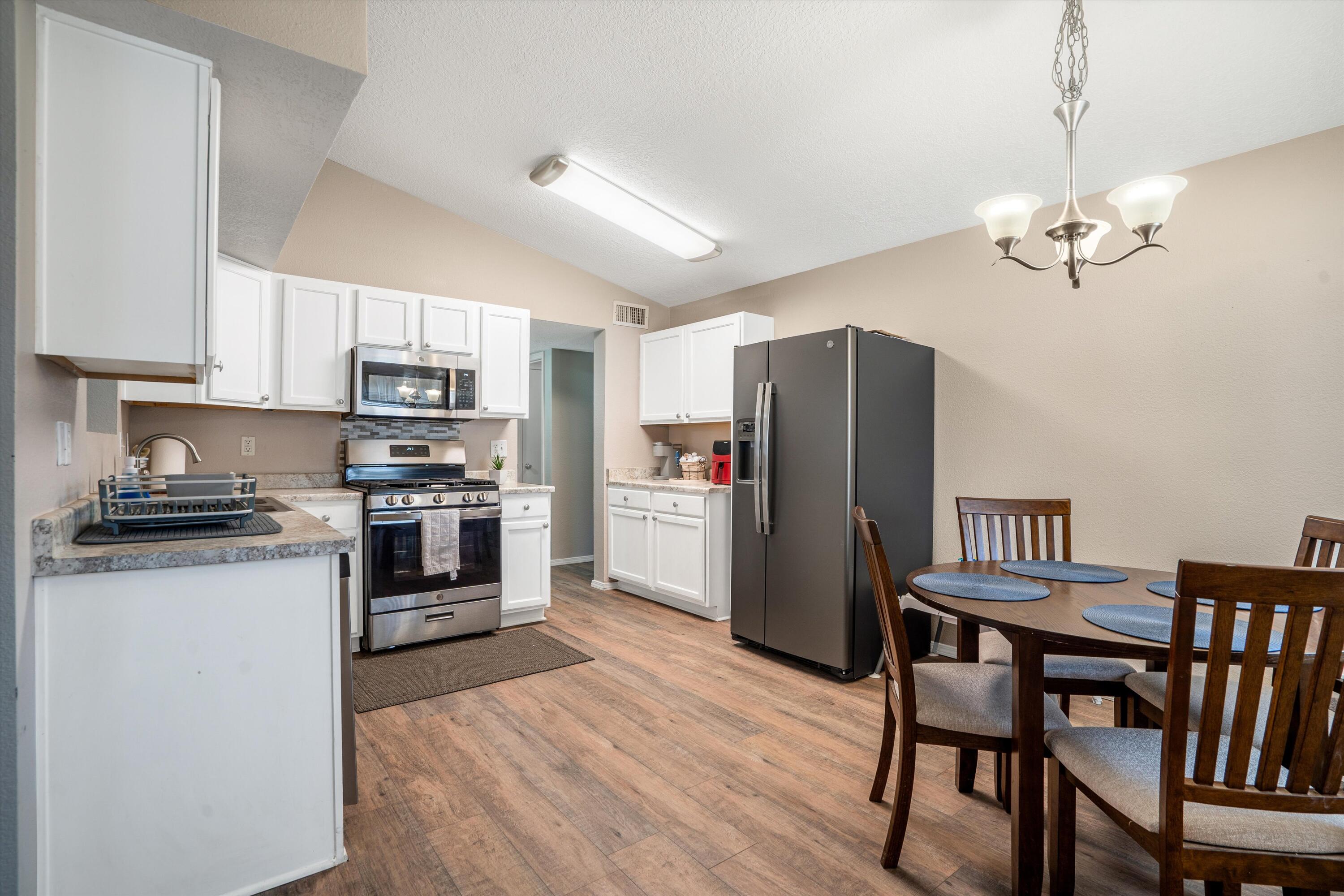 9027 Anacapa Avenue NW