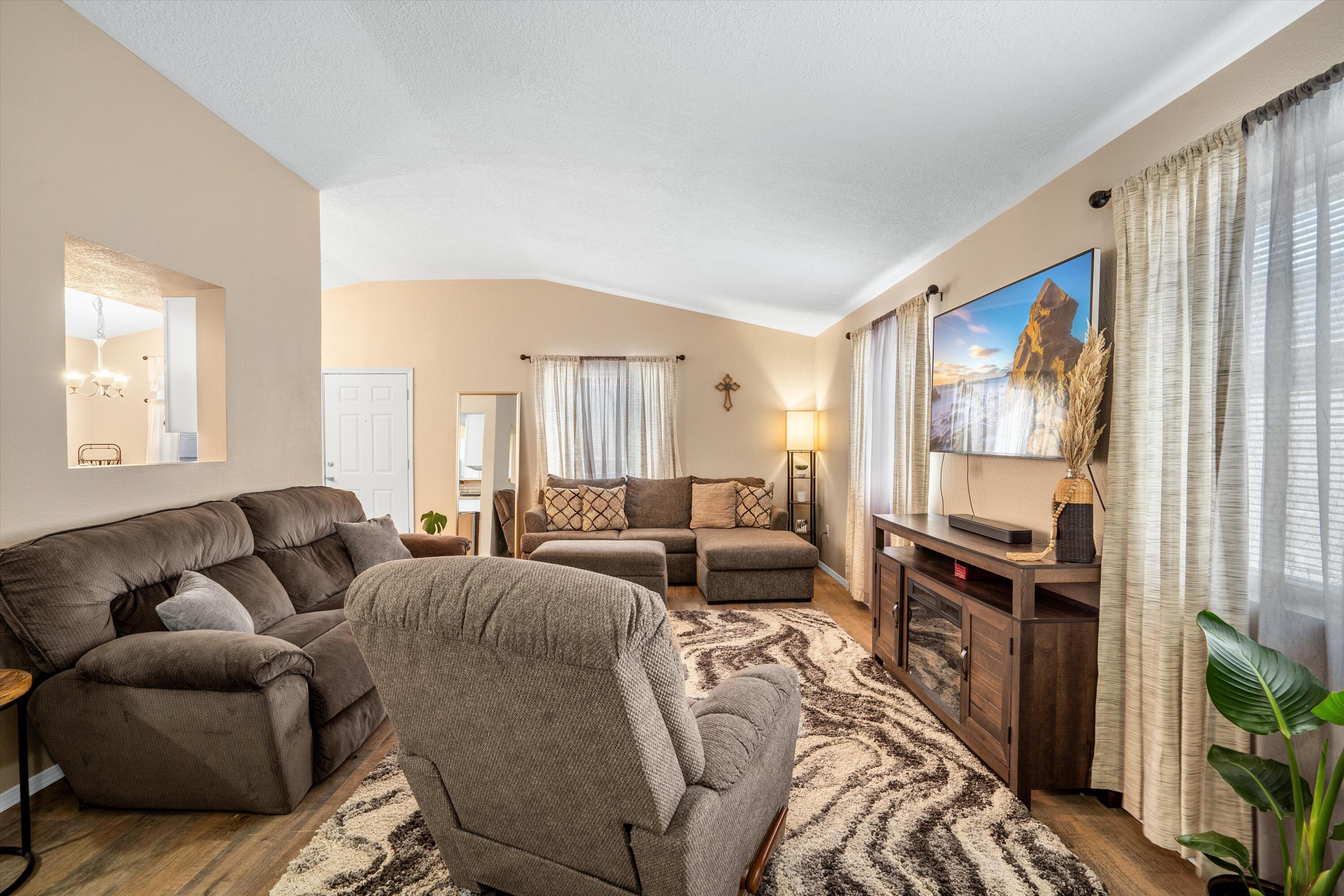 9027 Anacapa Avenue NW