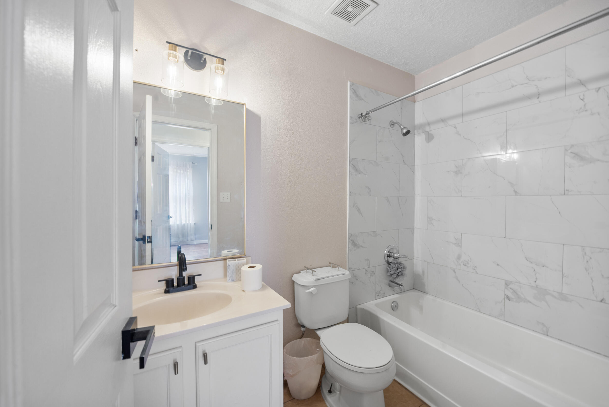 920 Swallow Drive SW