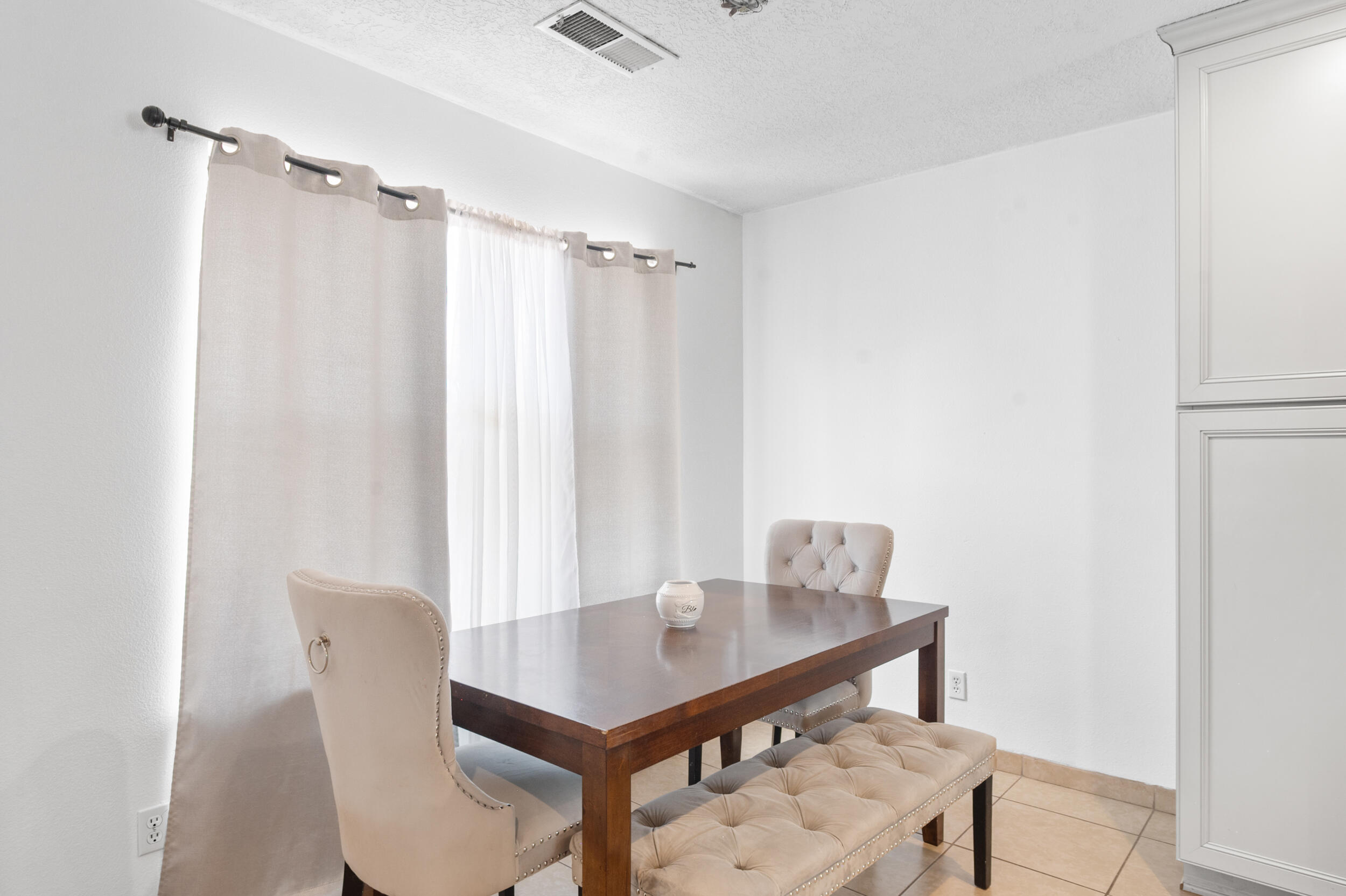 920 Swallow Drive SW