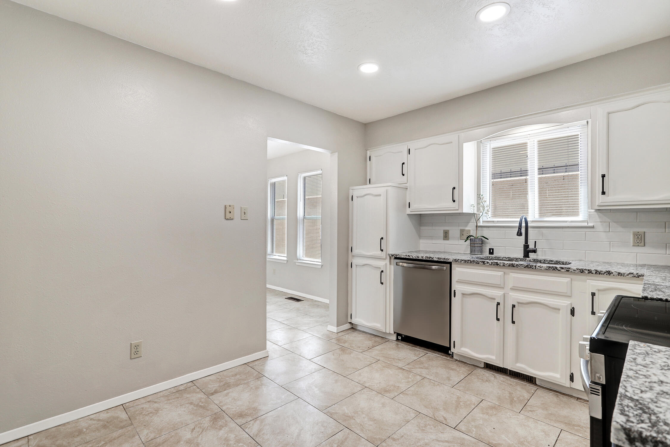 608 Ortiz Drive NE