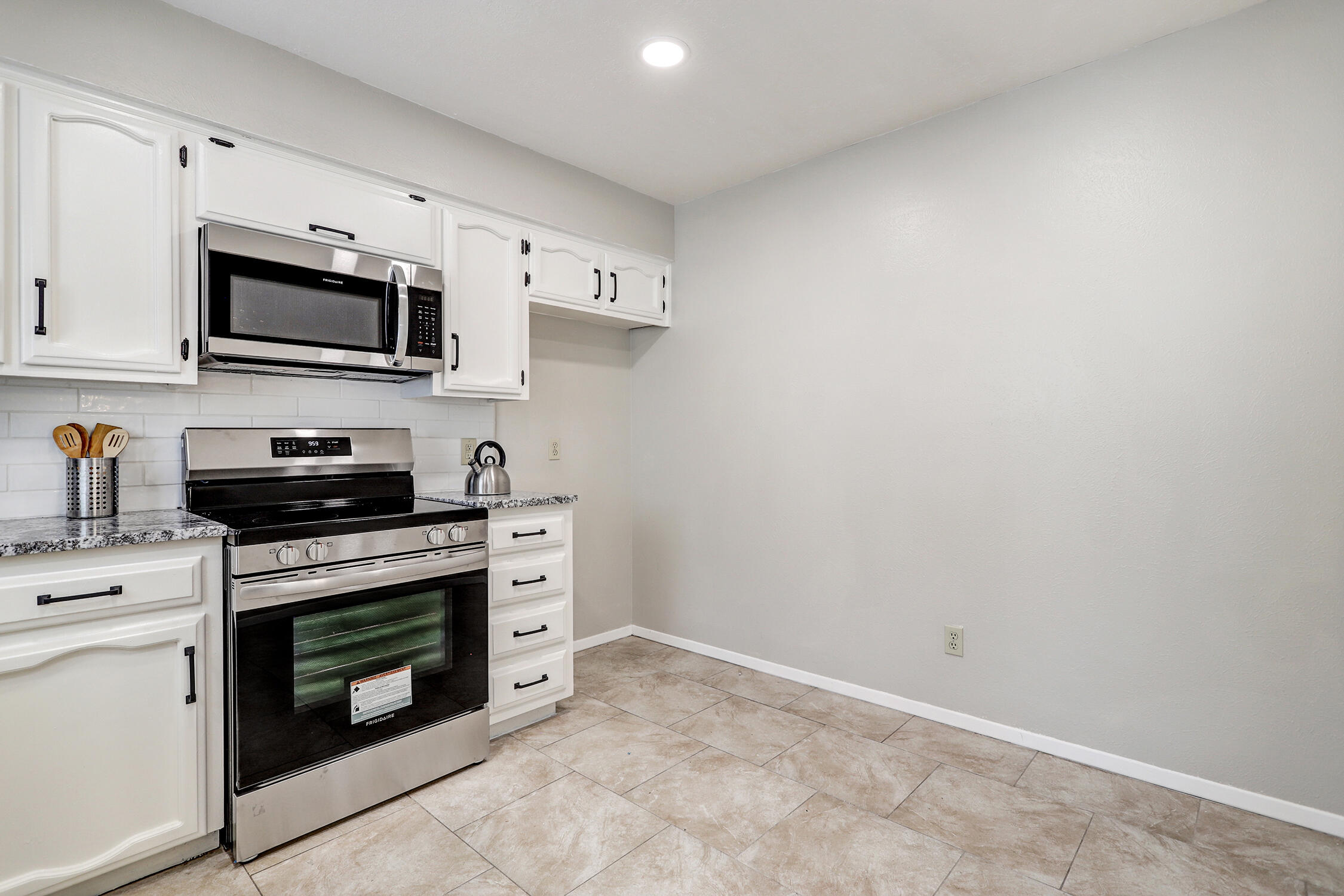 608 Ortiz Drive NE