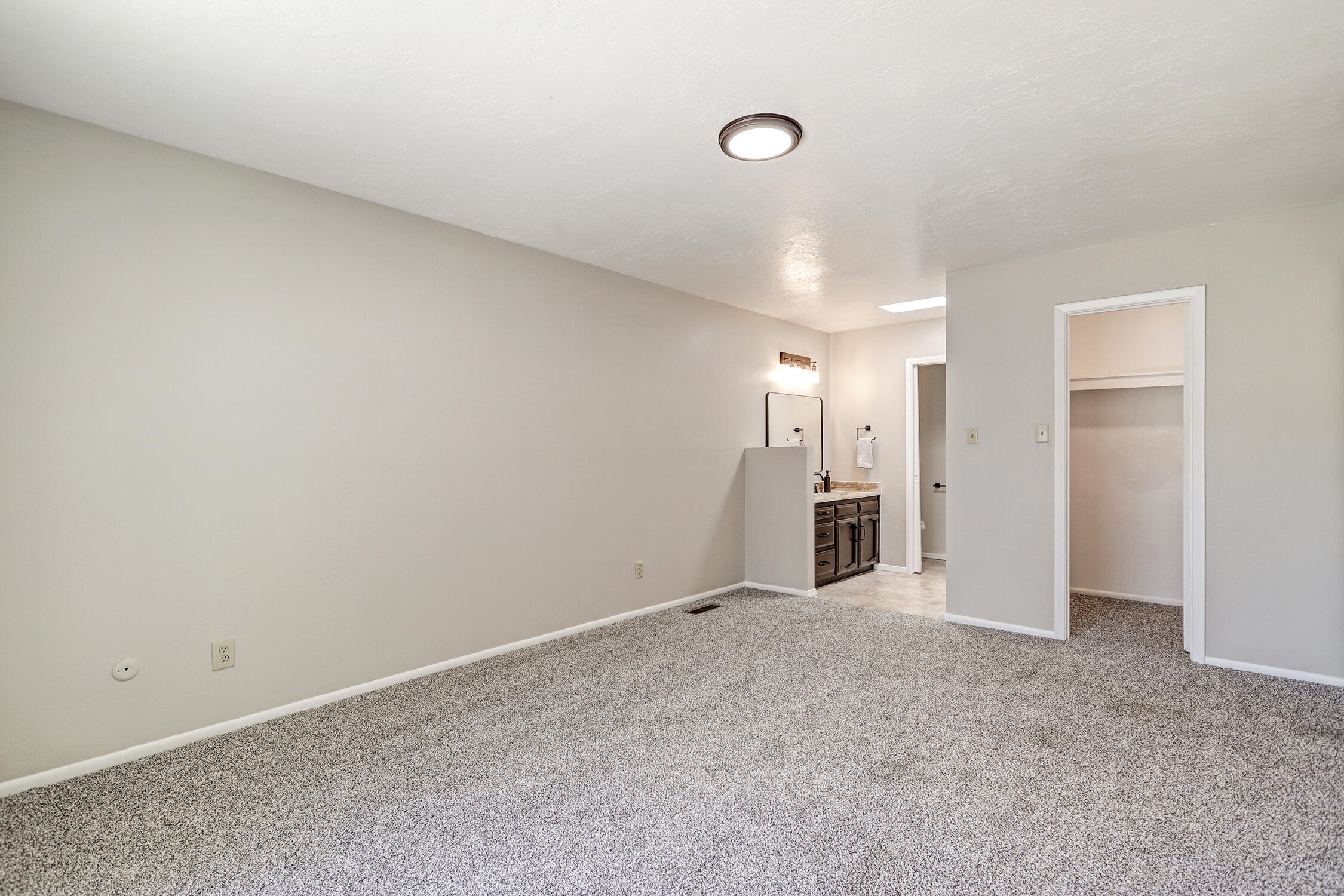 608 Ortiz Drive NE