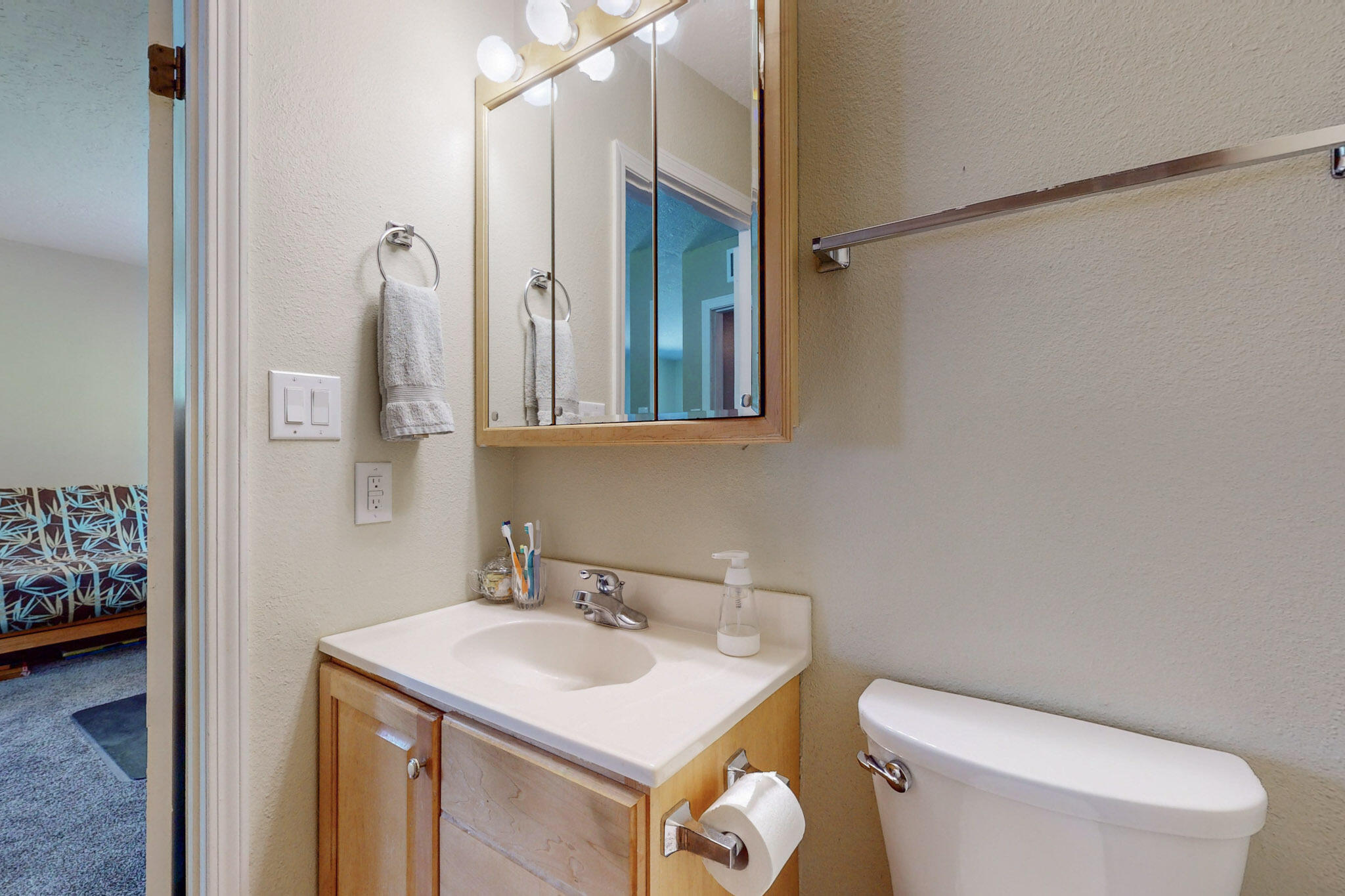 11129 Newcomb Avenue NE