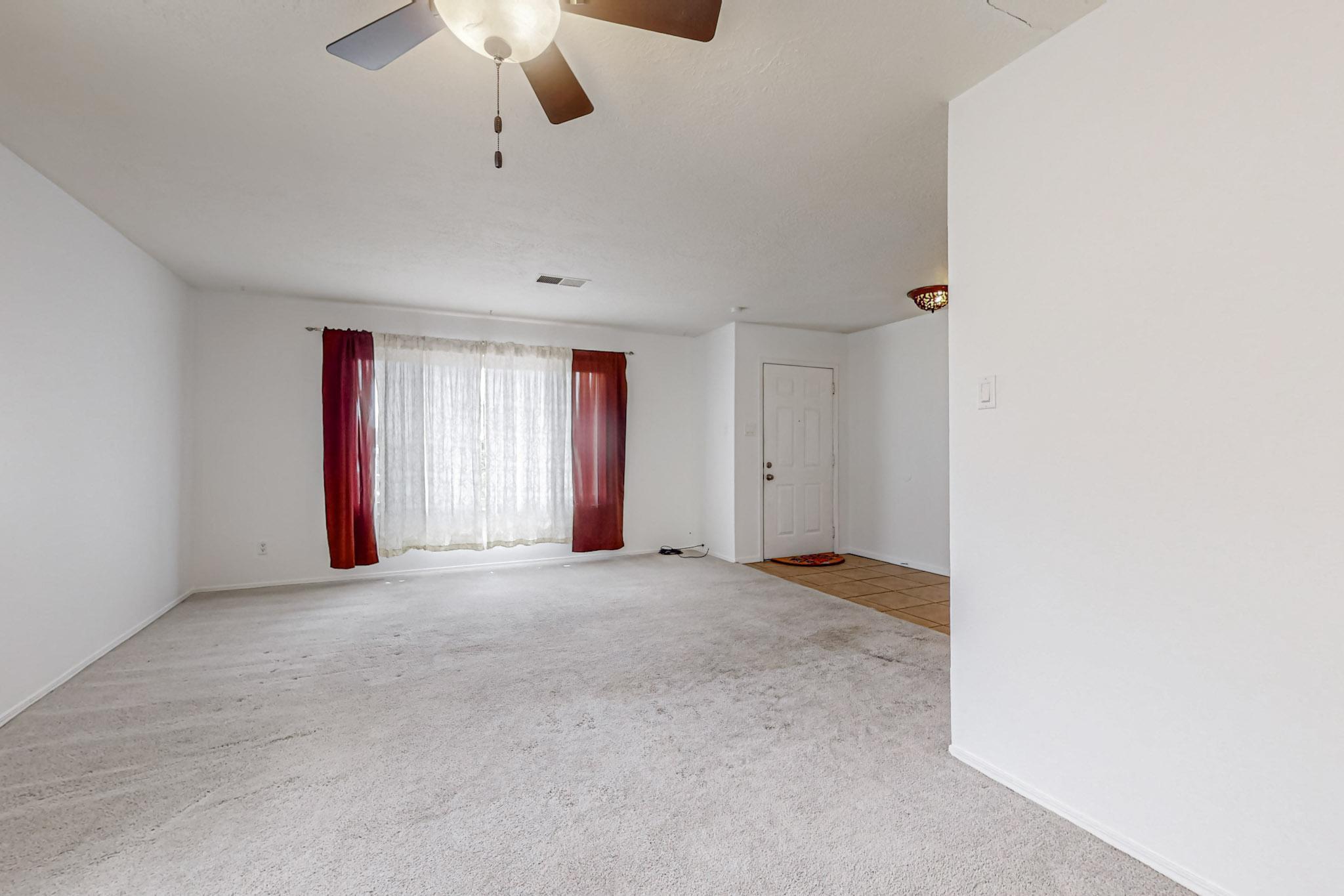 704 Paseo Del Mar NE