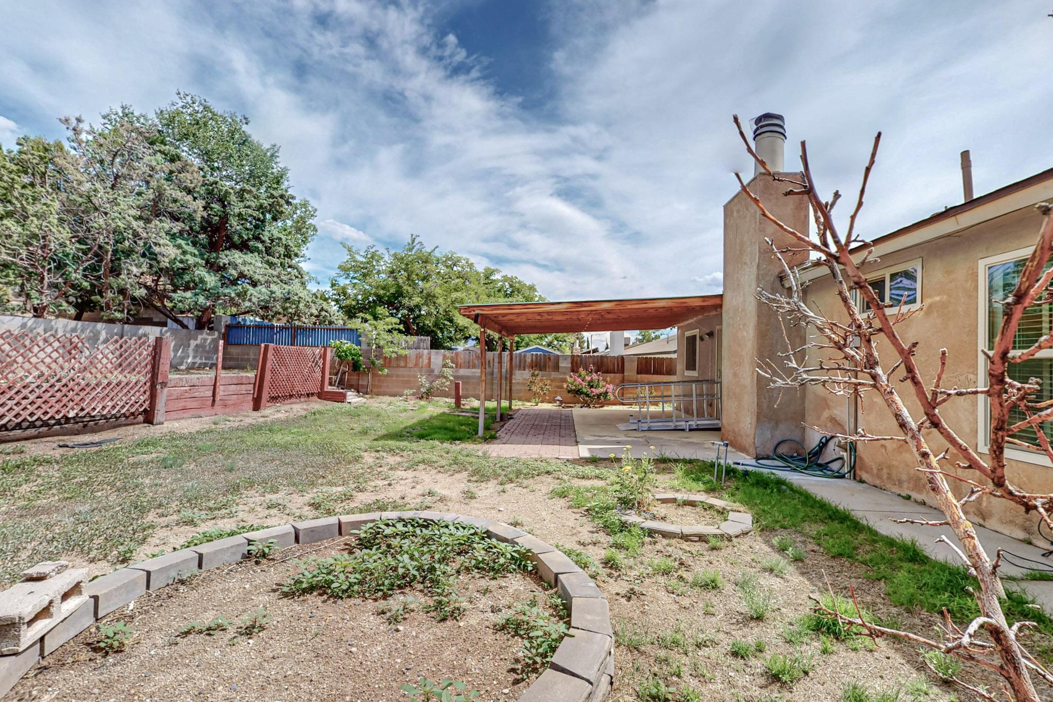 704 Paseo Del Mar NE