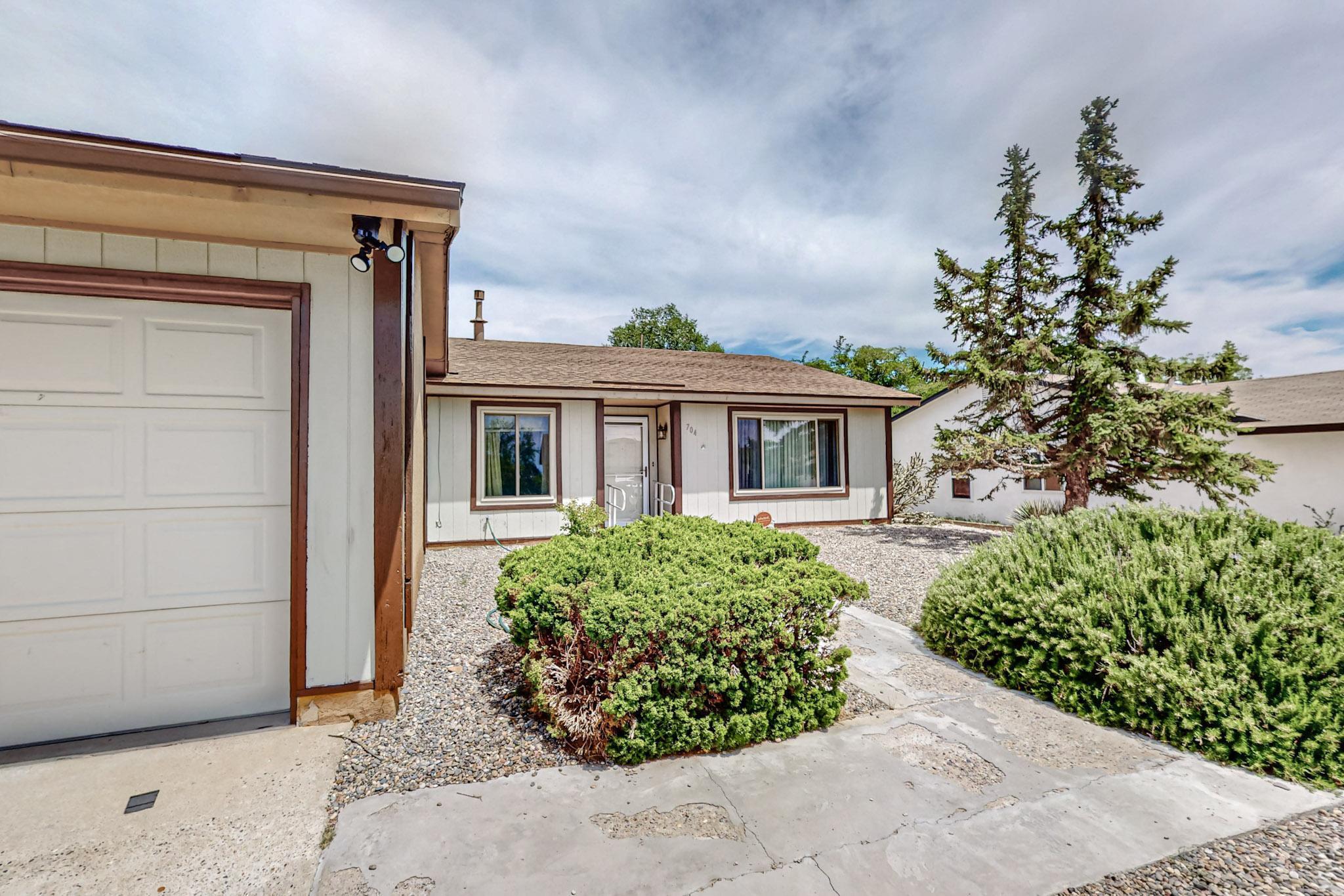 704 Paseo Del Mar NE