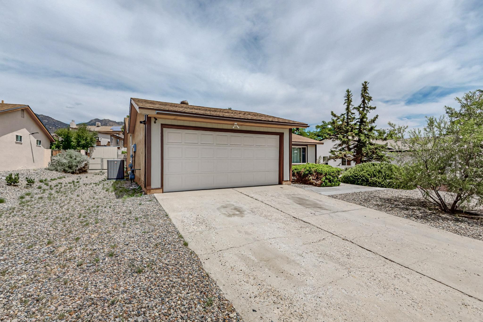 704 Paseo Del Mar NE