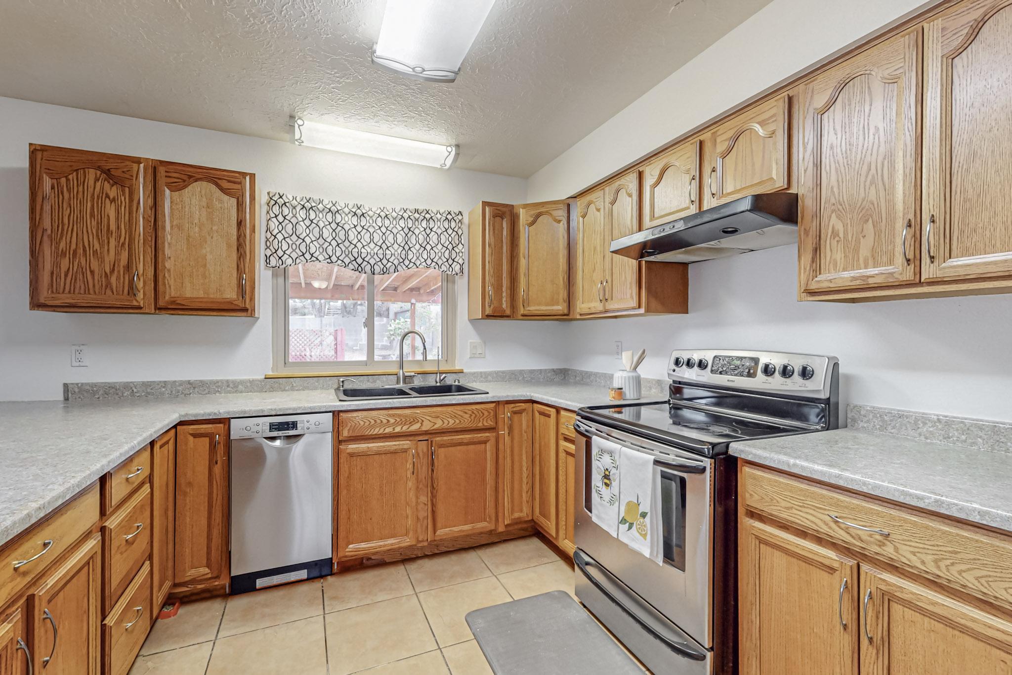 704 Paseo Del Mar NE