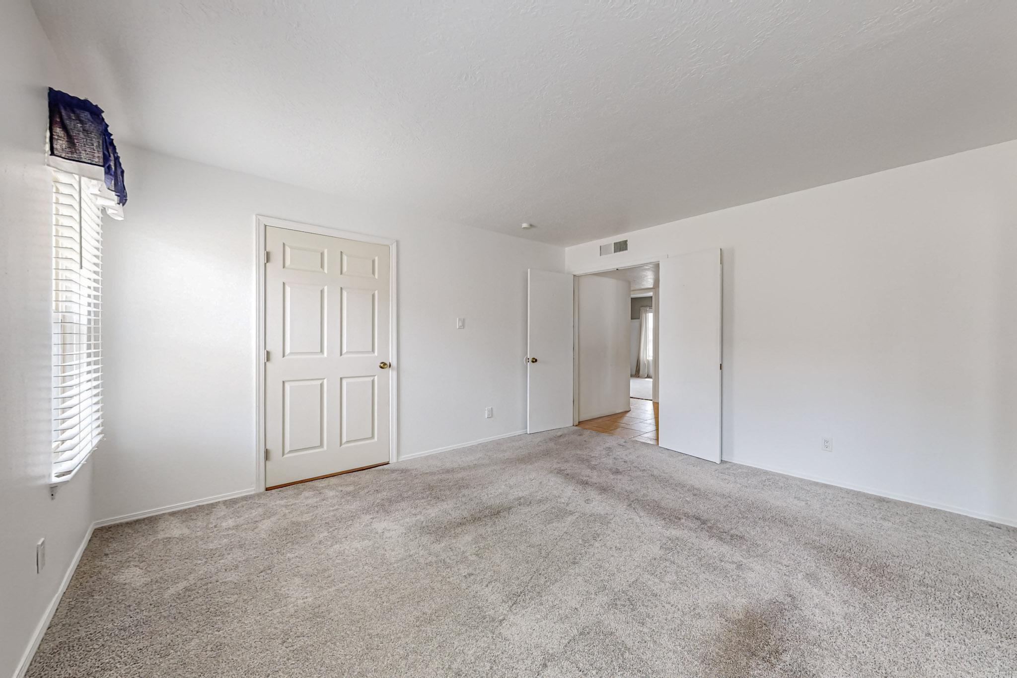 704 Paseo Del Mar NE