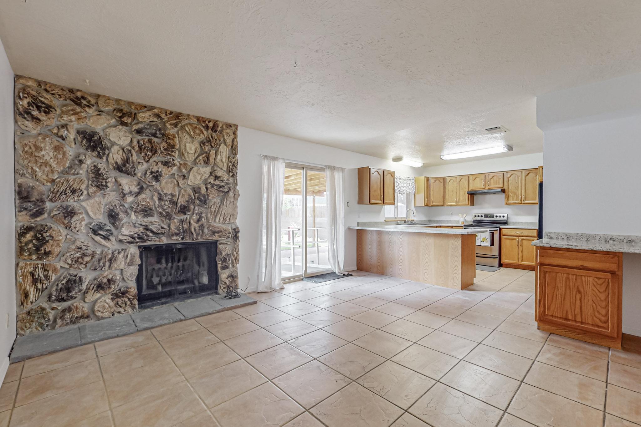 704 Paseo Del Mar NE