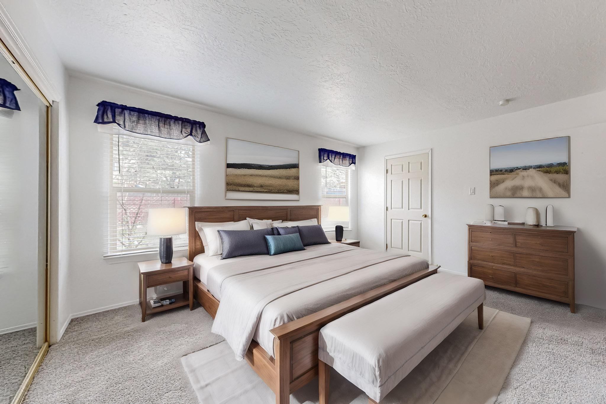 704 Paseo Del Mar NE