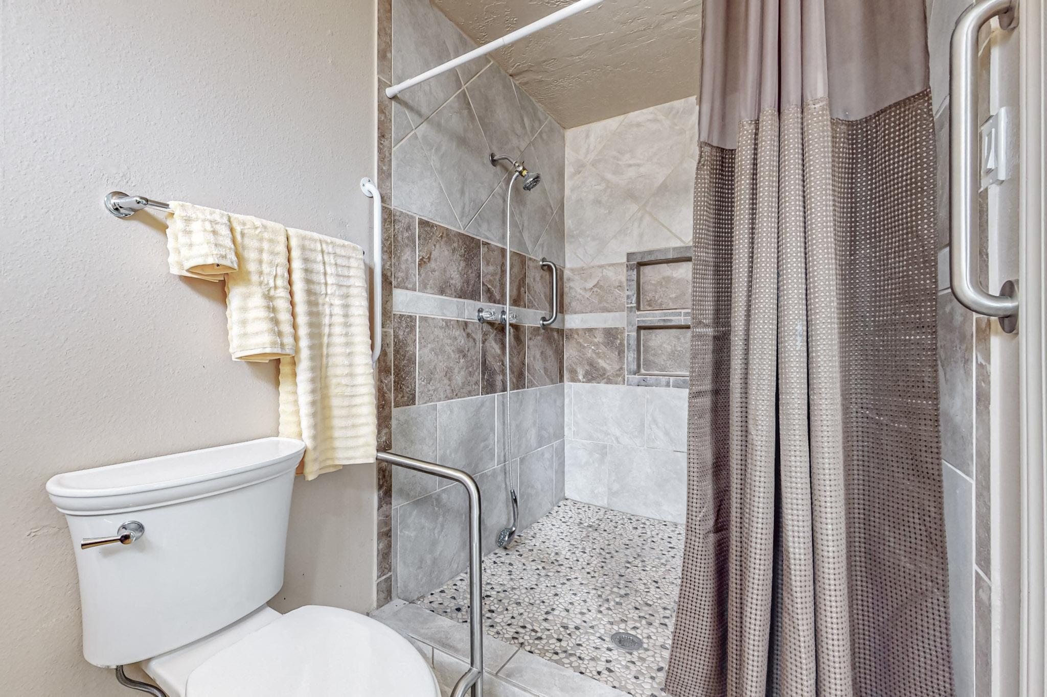704 Paseo Del Mar NE