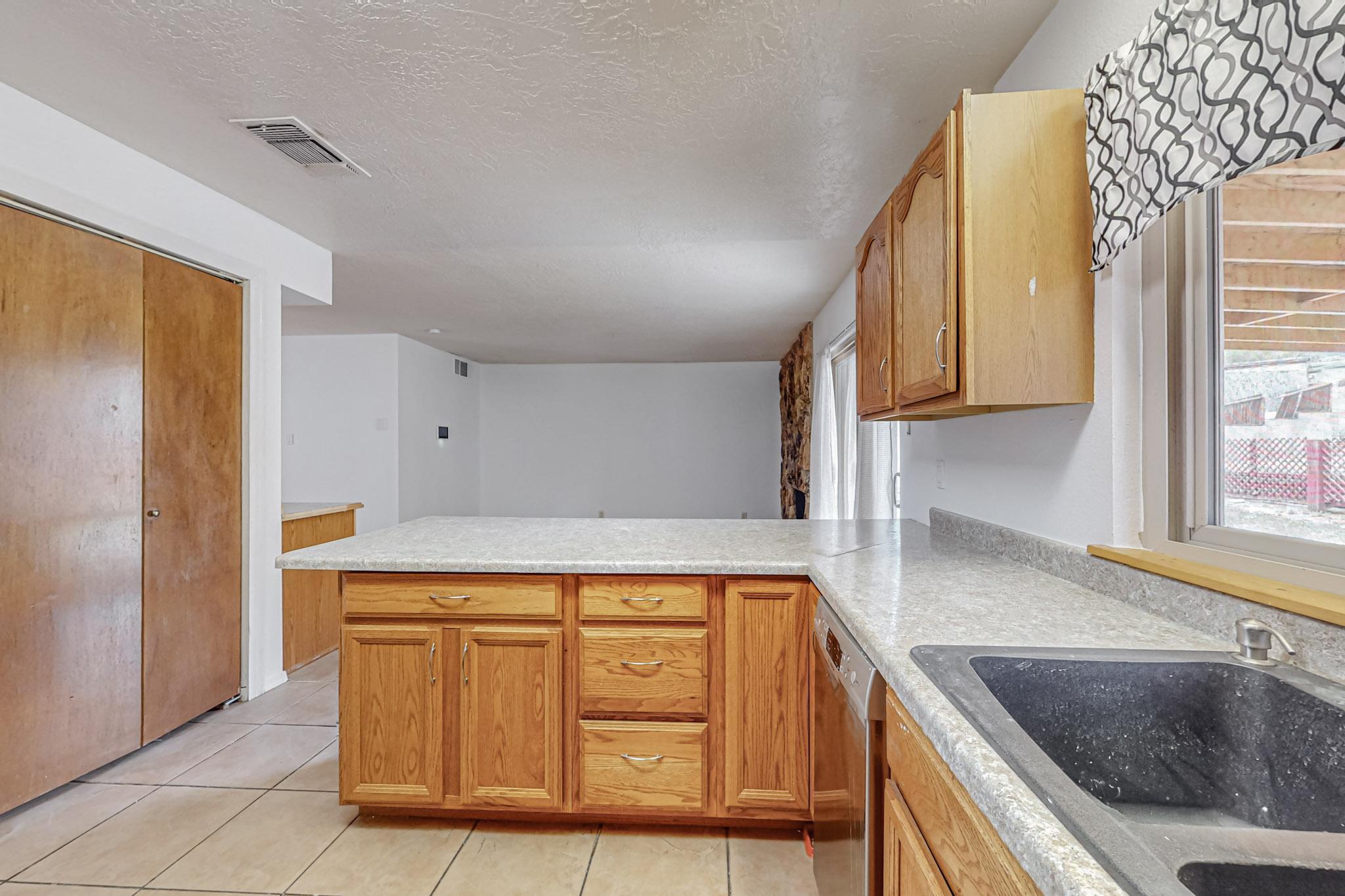 704 Paseo Del Mar NE