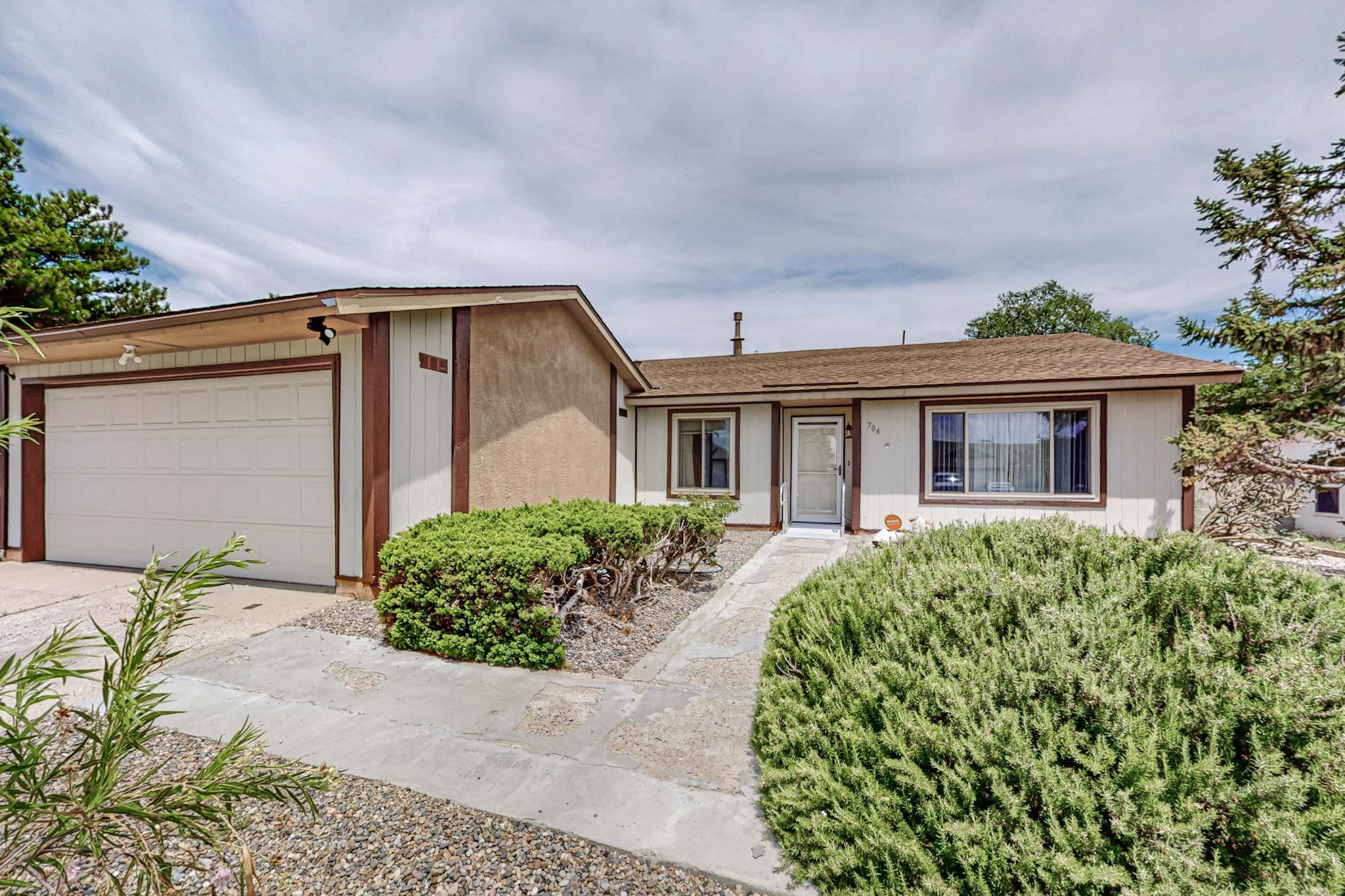 704 Paseo Del Mar NE