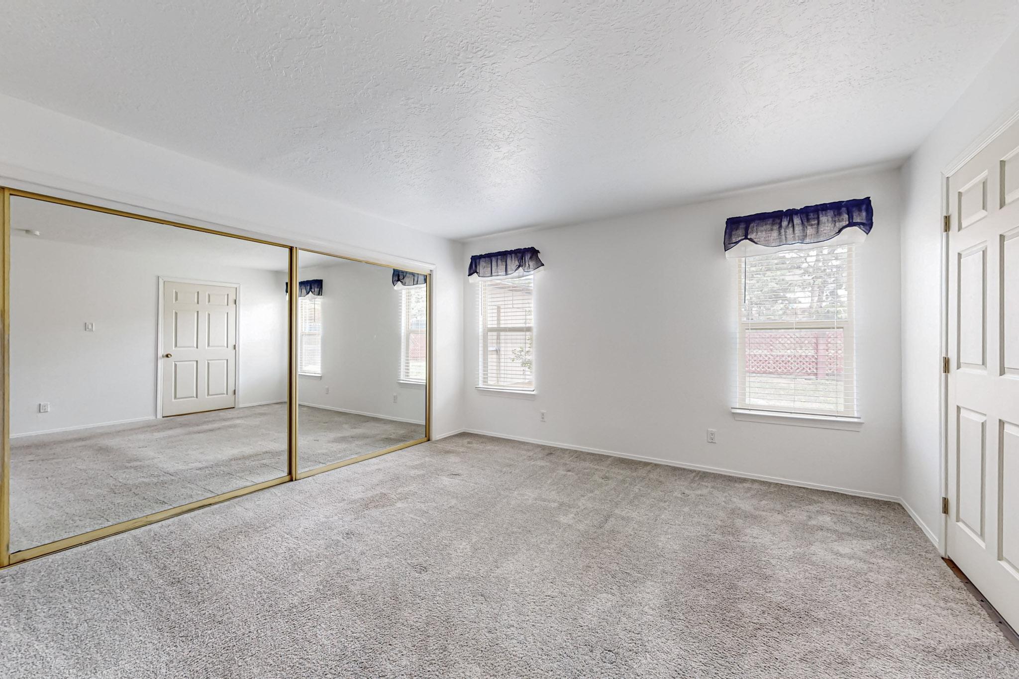 704 Paseo Del Mar NE