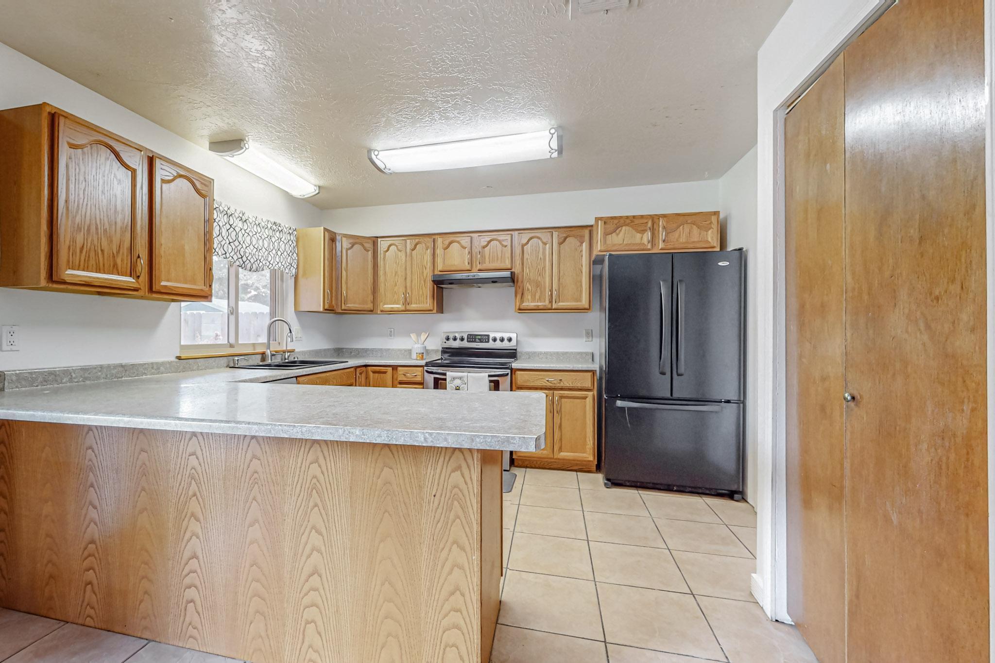 704 Paseo Del Mar NE