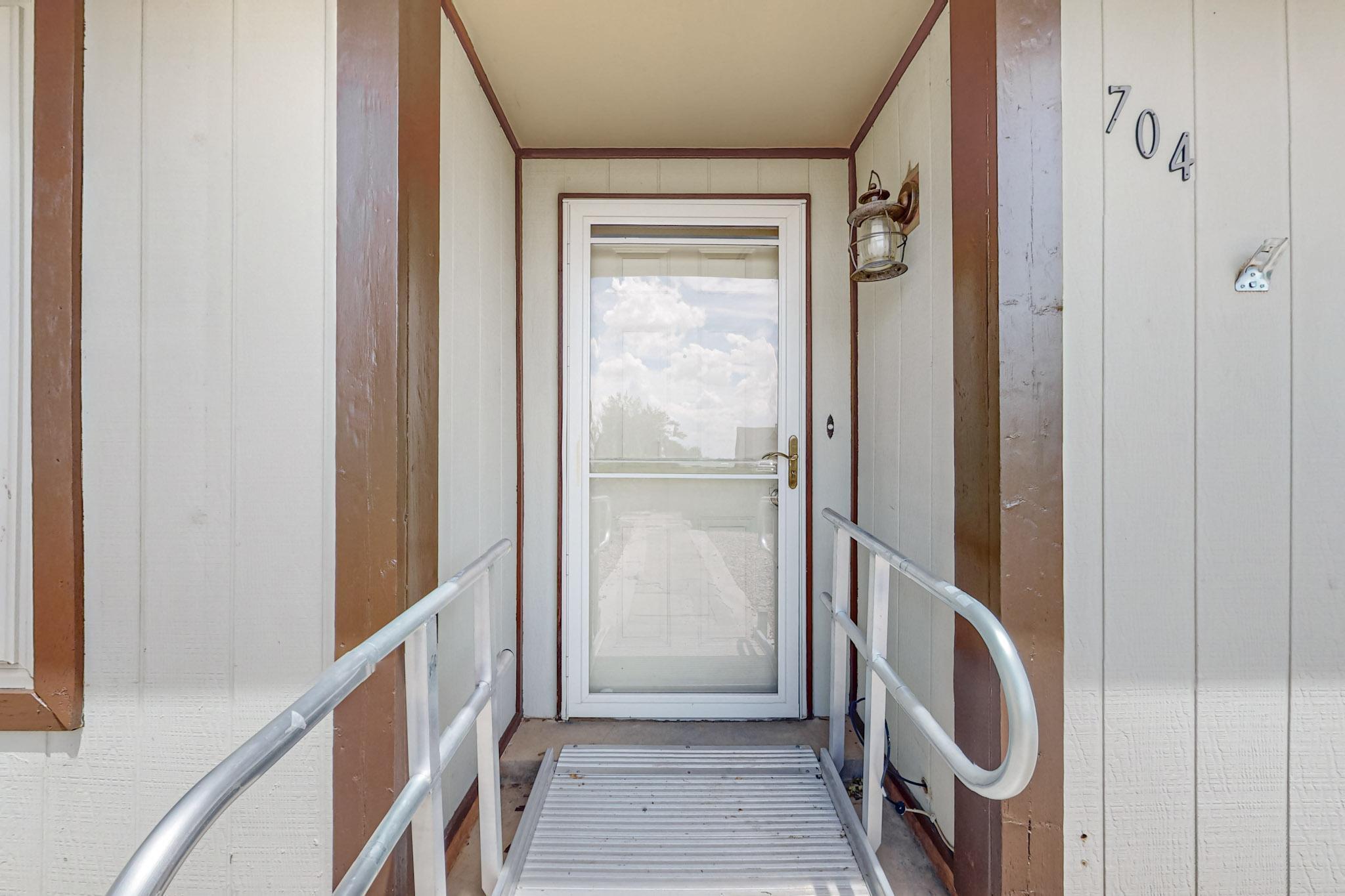 704 Paseo Del Mar NE