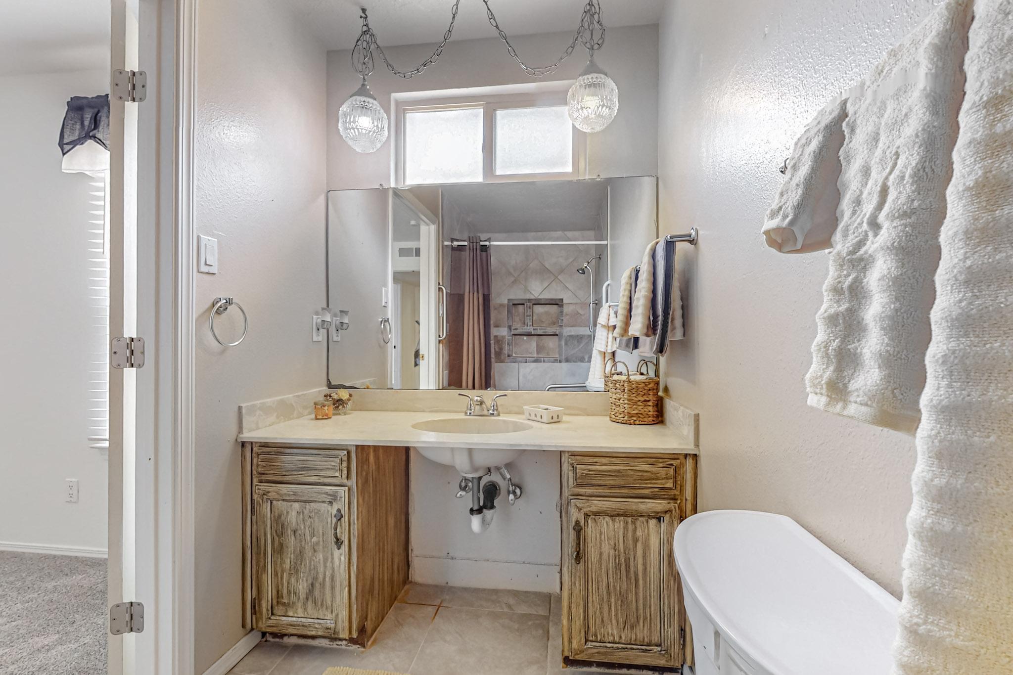 704 Paseo Del Mar NE