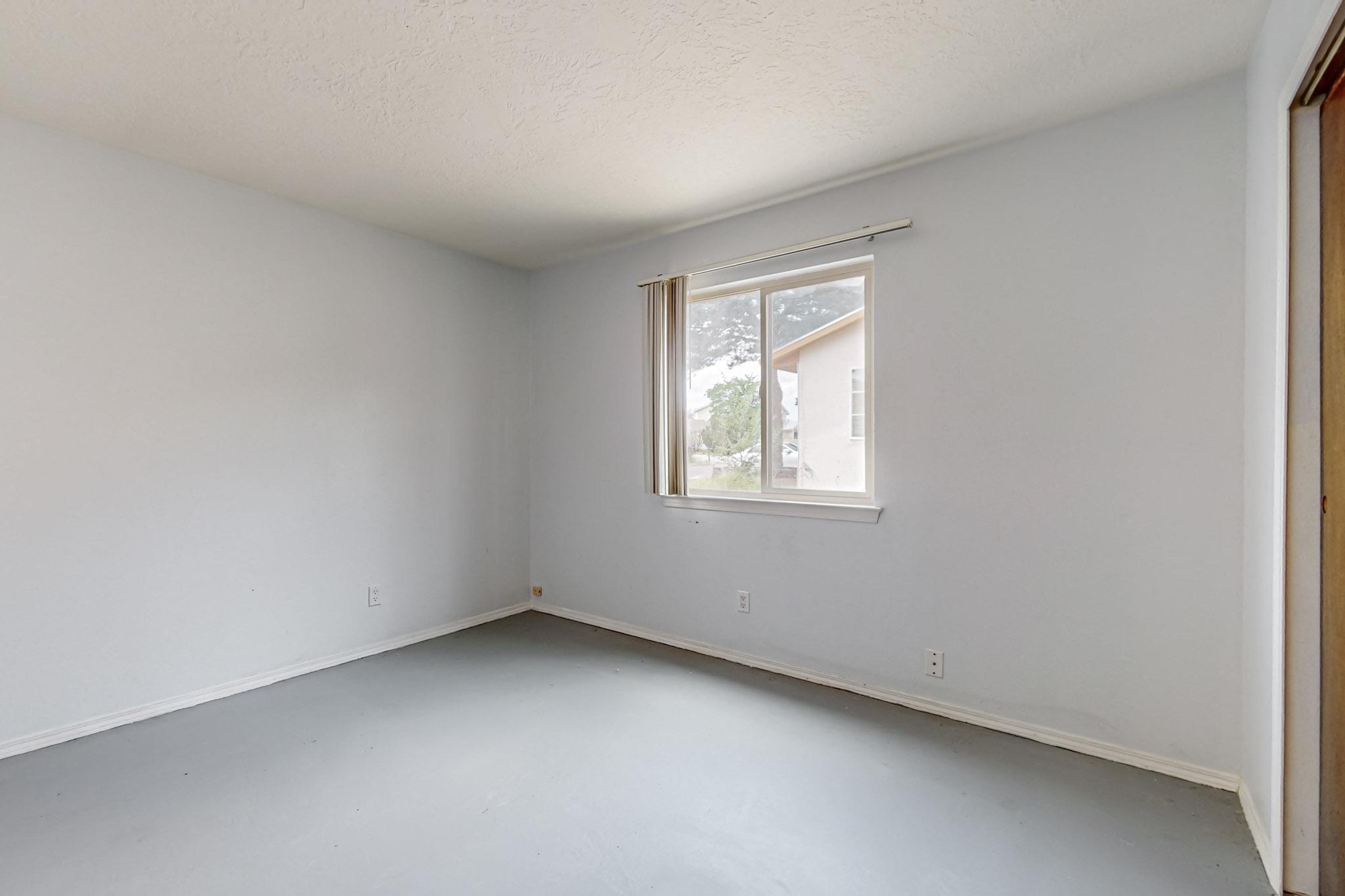 704 Paseo Del Mar NE