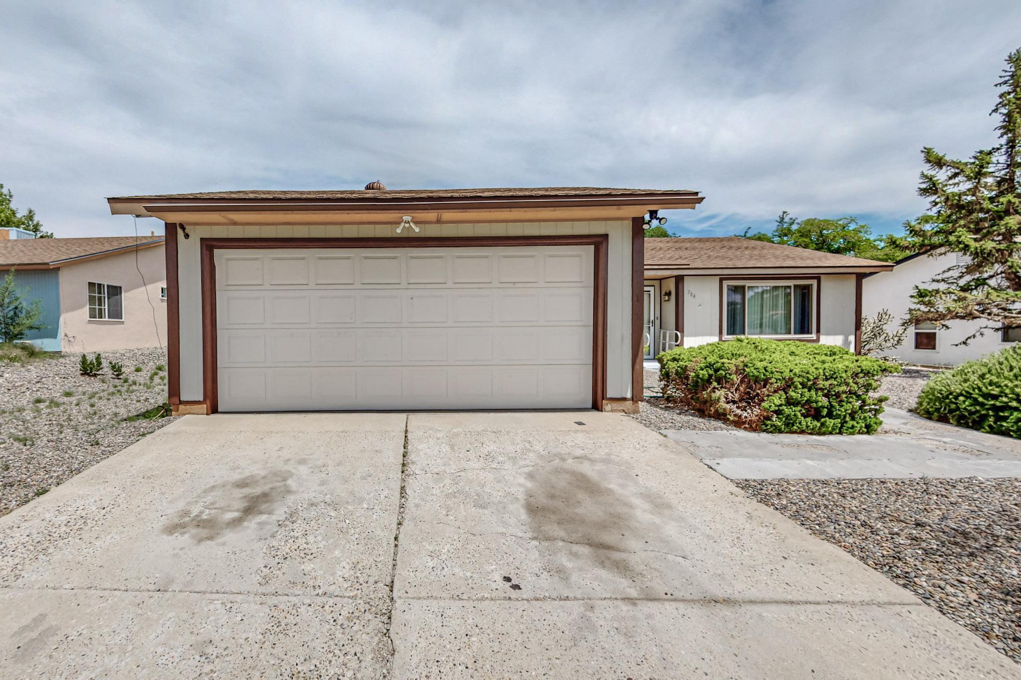 704 Paseo Del Mar NE