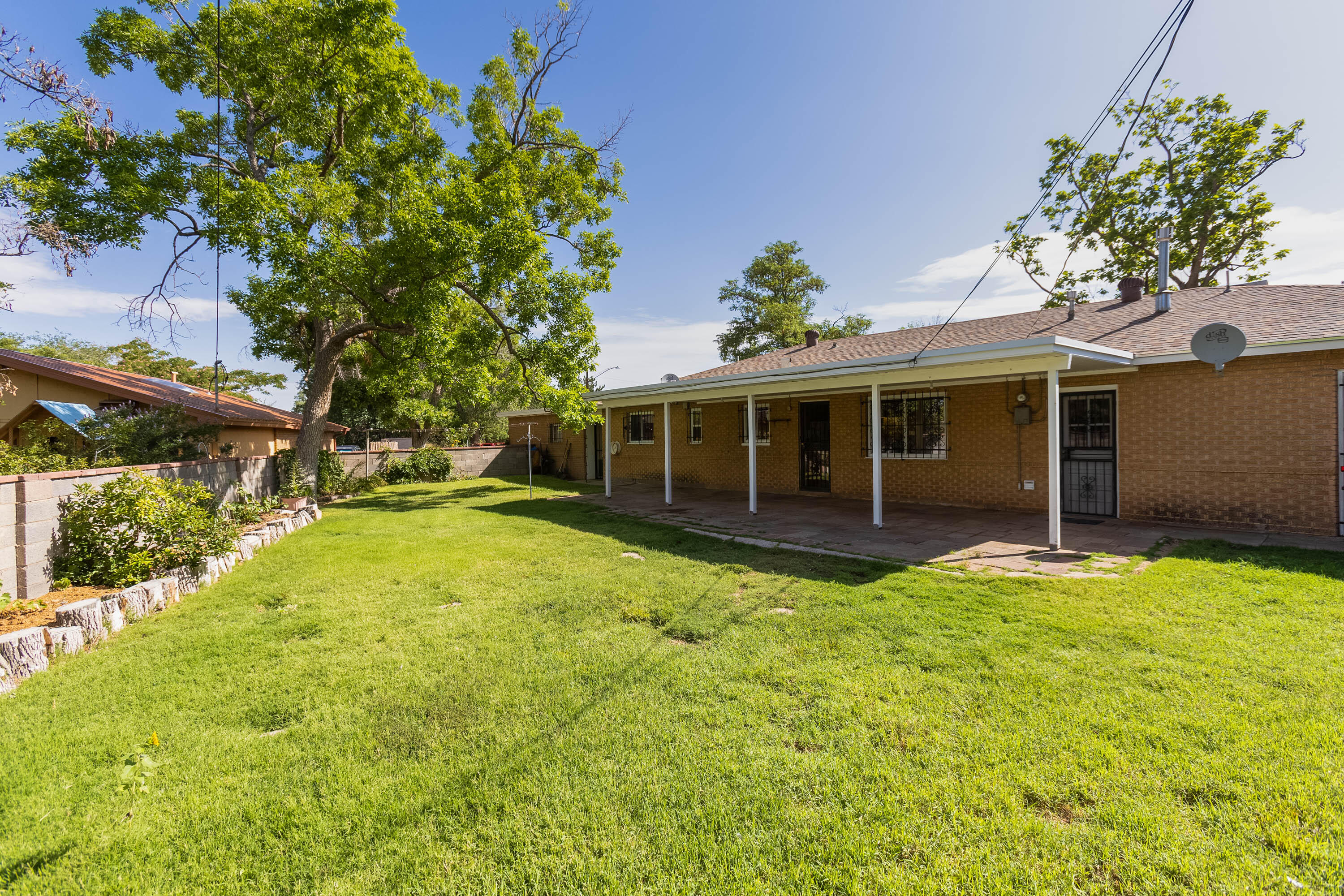 1915 Valencia Drive NE