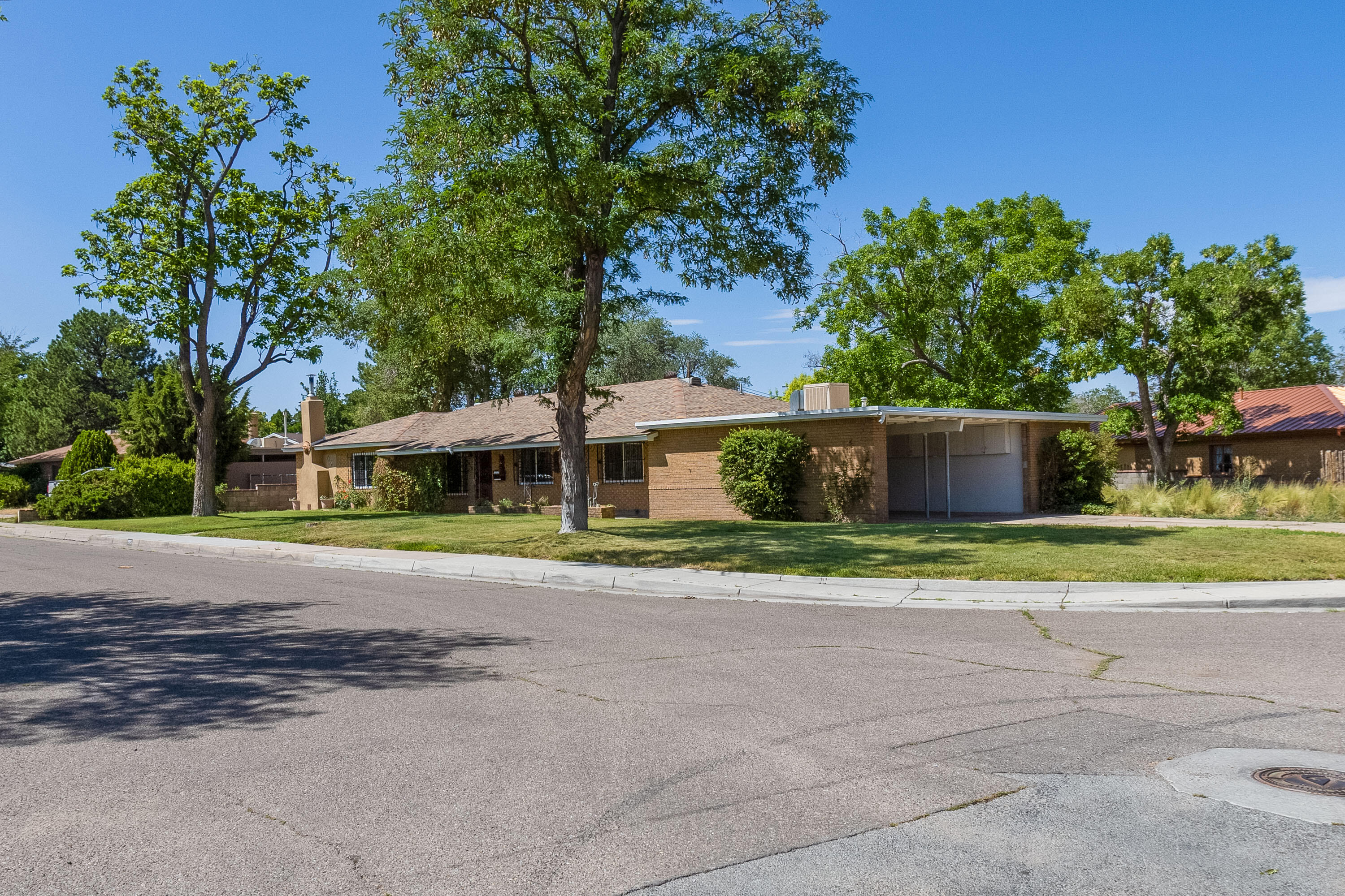 1915 Valencia Drive NE