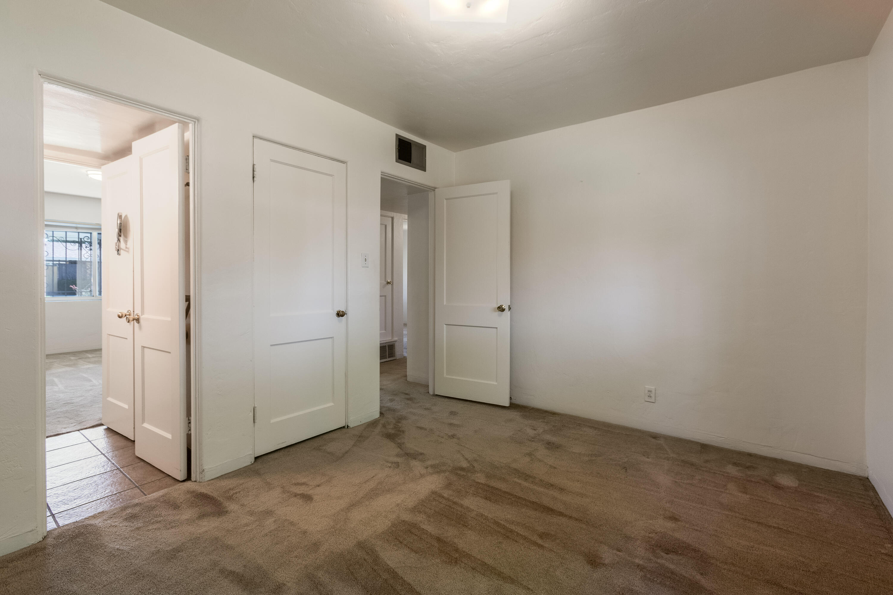 1915 Valencia Drive NE