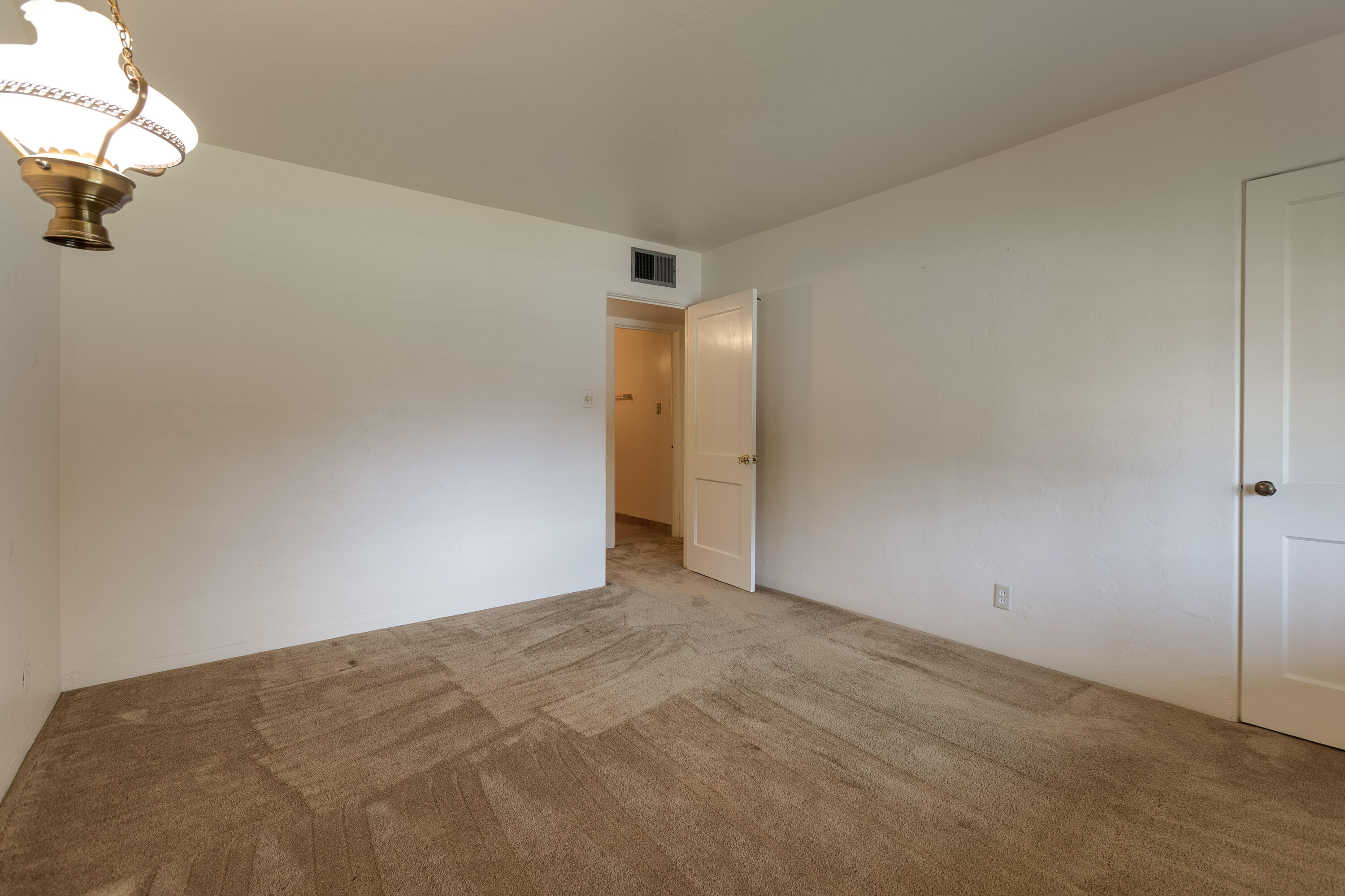 1915 Valencia Drive NE