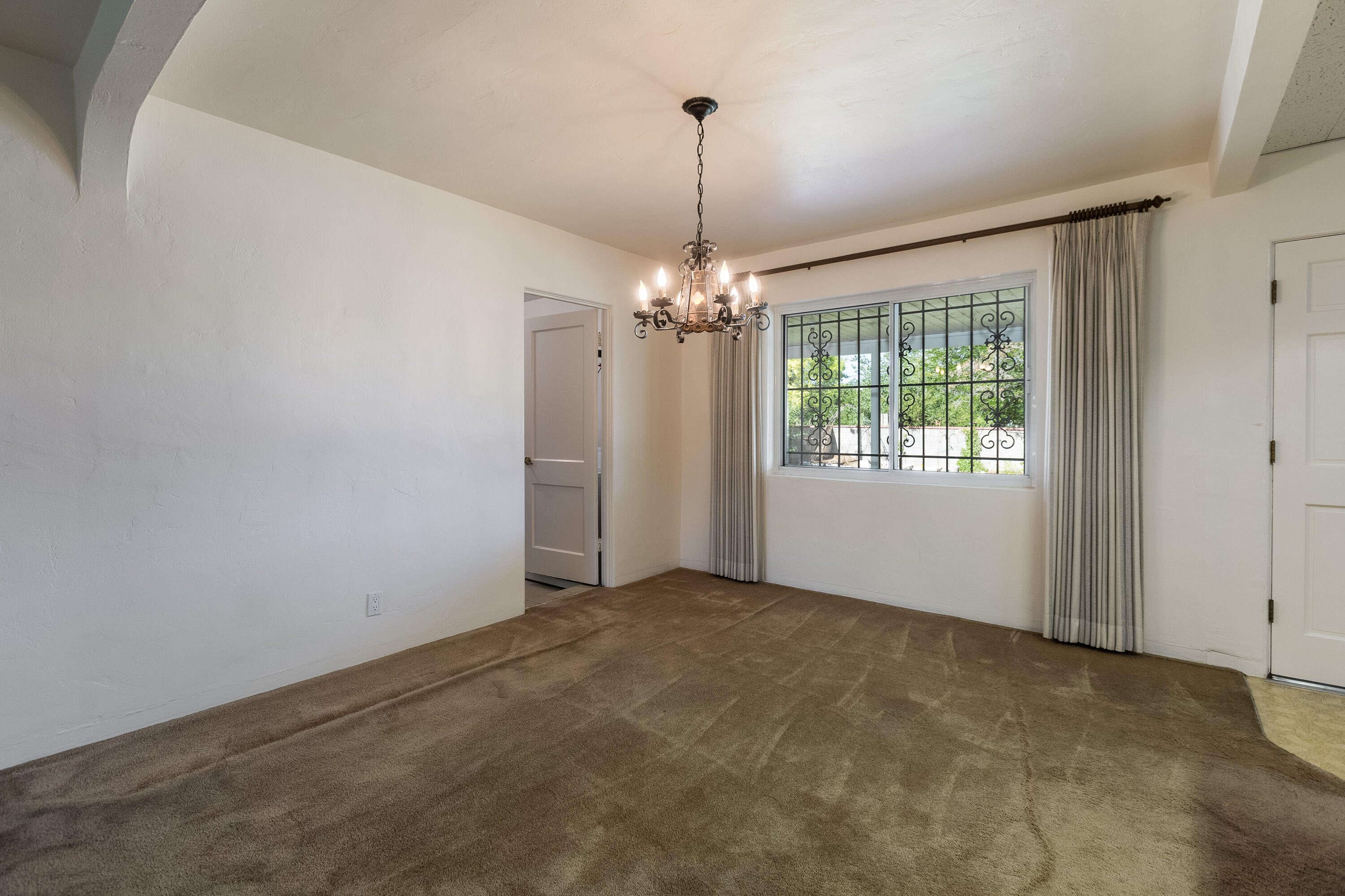 1915 Valencia Drive NE