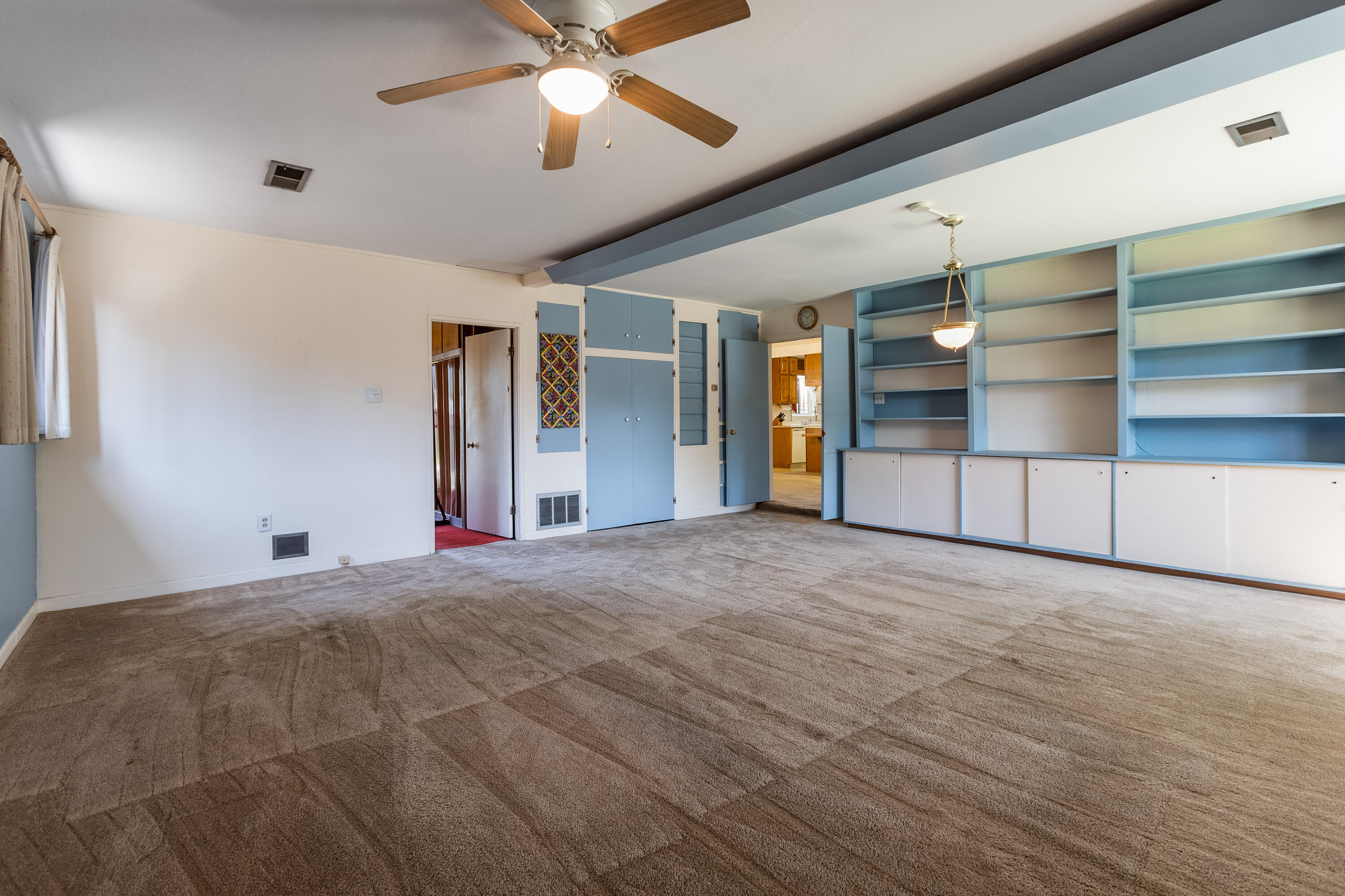 1915 Valencia Drive NE