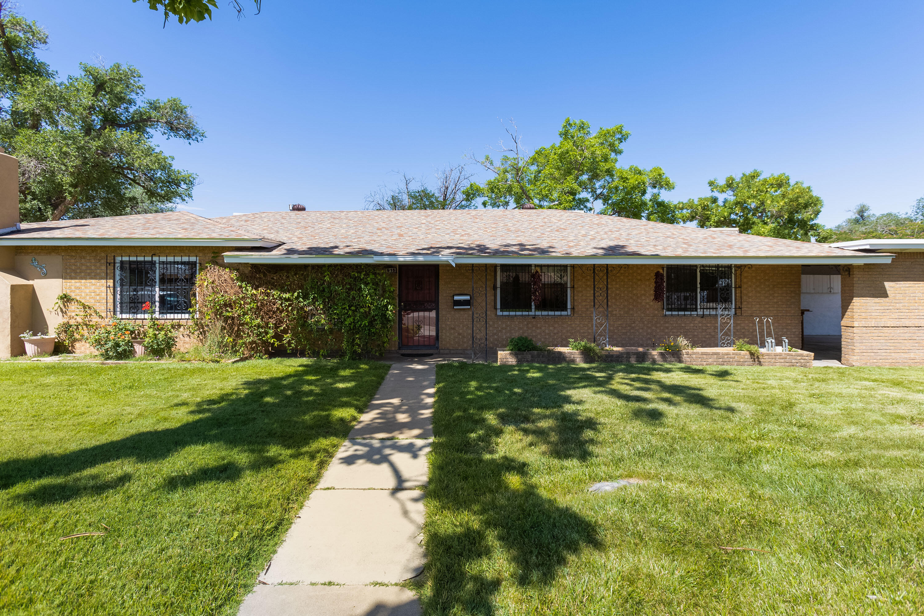 1915 Valencia Drive NE