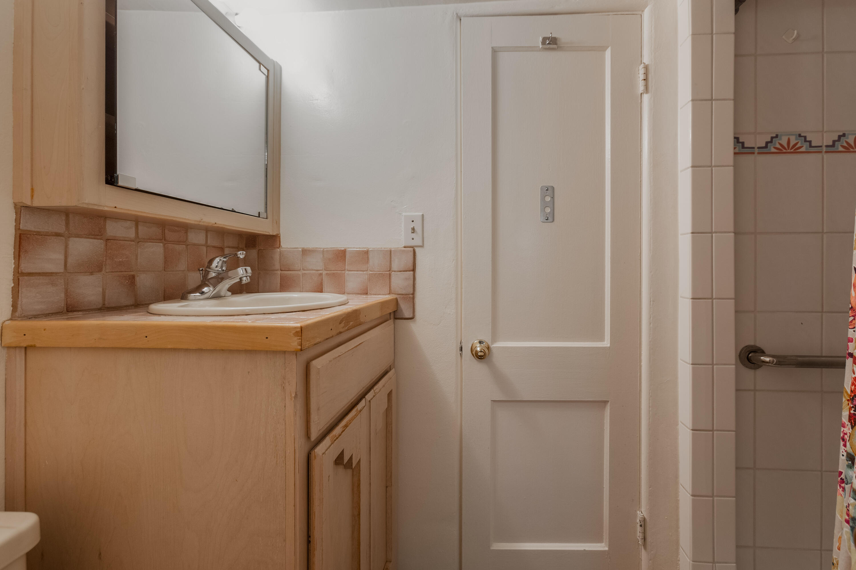 1915 Valencia Drive NE